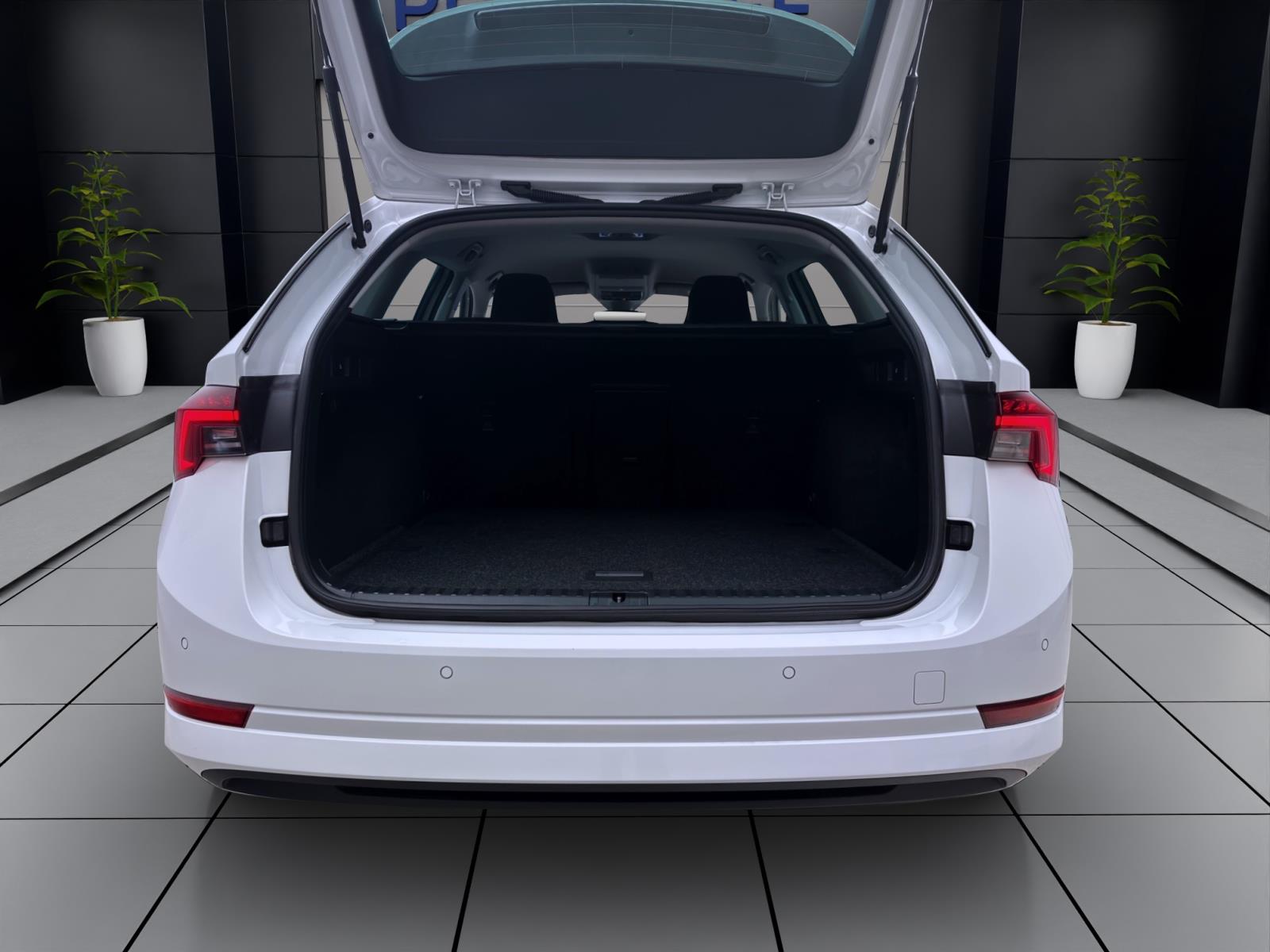 Bild 3: Skoda Octavia Combi 2.0 TDI STYLE NAVI PDC SITZHZG ACC