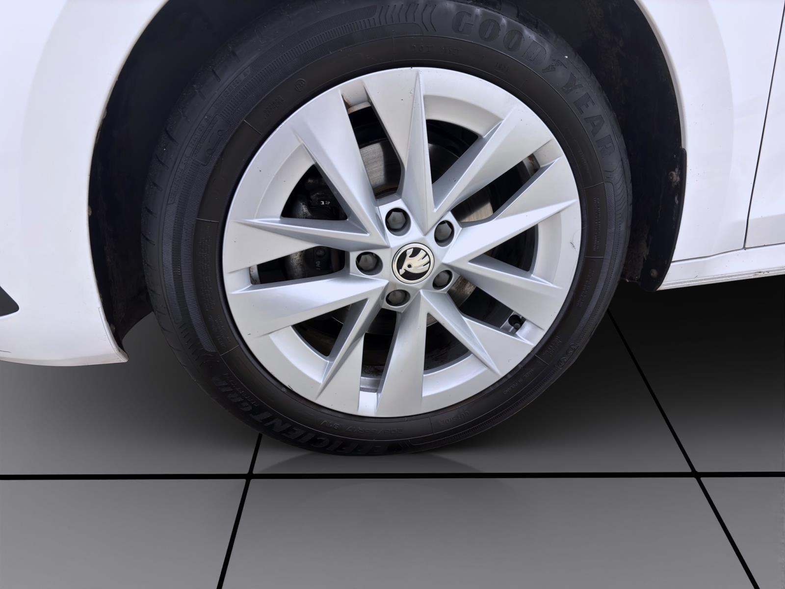 Bild 7: Skoda Octavia Combi 2.0 TDI STYLE NAVI PDC SITZHZG ACC