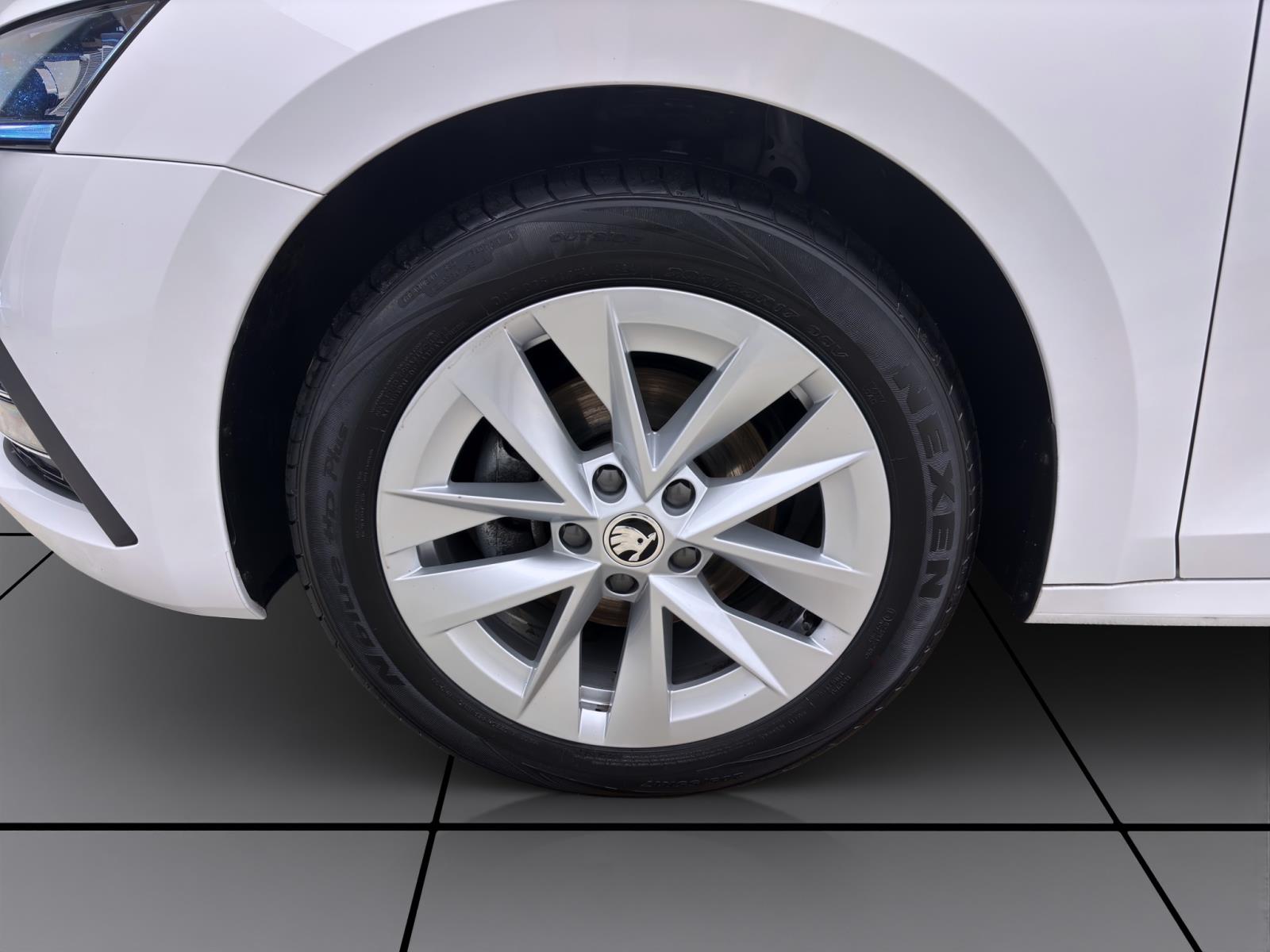 Bild 7: Skoda Octavia Combi 2.0 TDI DSG STYLE NAVI AHK PDC SITZHZG