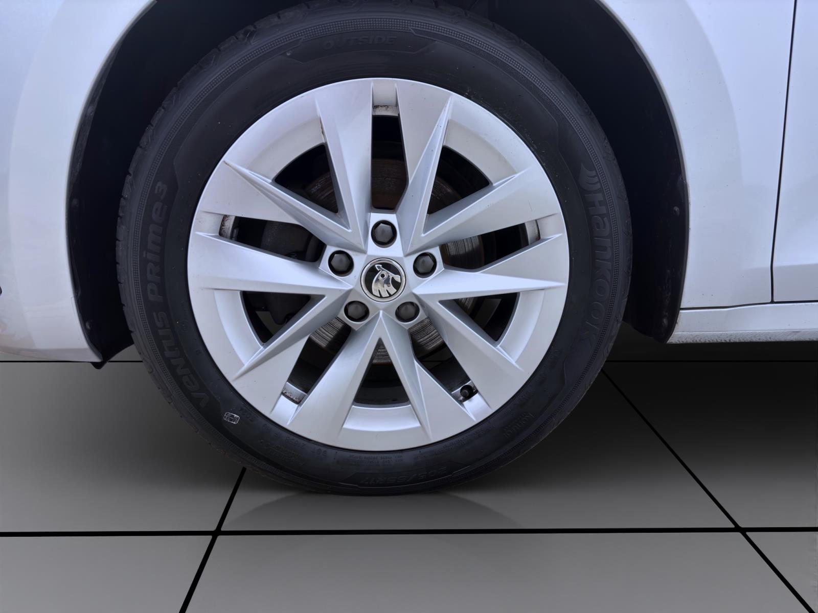 Bild 7: Skoda Octavia Combi 2.0 TDI DSG STYLE NAVI HuD LED PDC