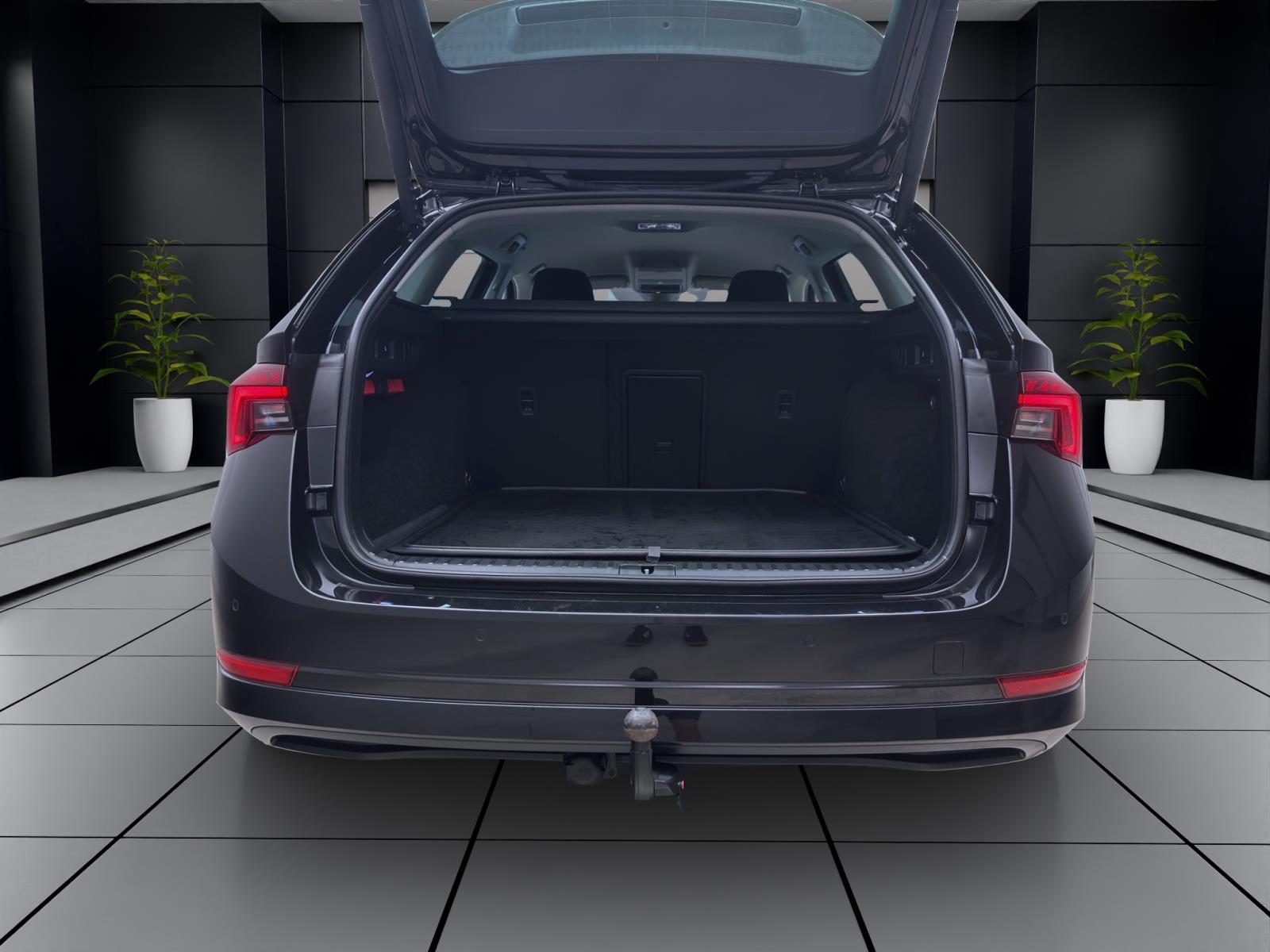 Bild 3: Skoda Octavia Combi 2.0 TDI DSG TOUR NAVI MATRIX PDC SITZHZG
