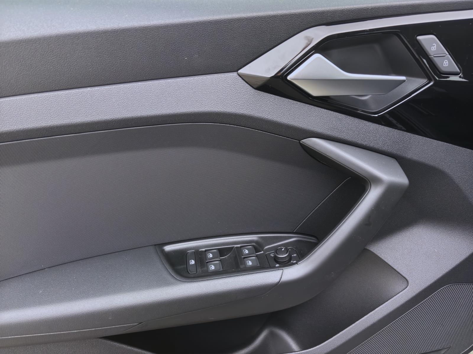 Bild 9: Audi A1 Sportback 25 TFSI SITZHZG LED PDC KLIMA
