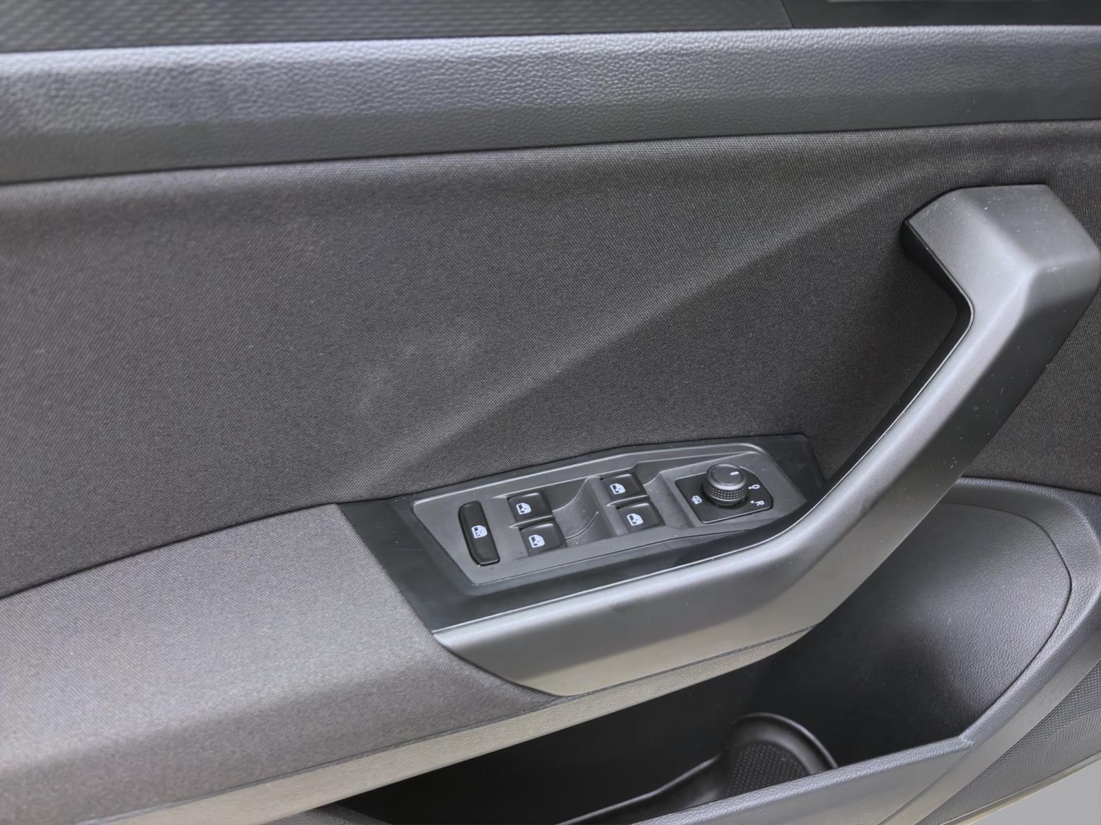 Bild 9: Volkswagen T-Roc 1.0 TSI LED SITZHZG DAB+ KLIMA
