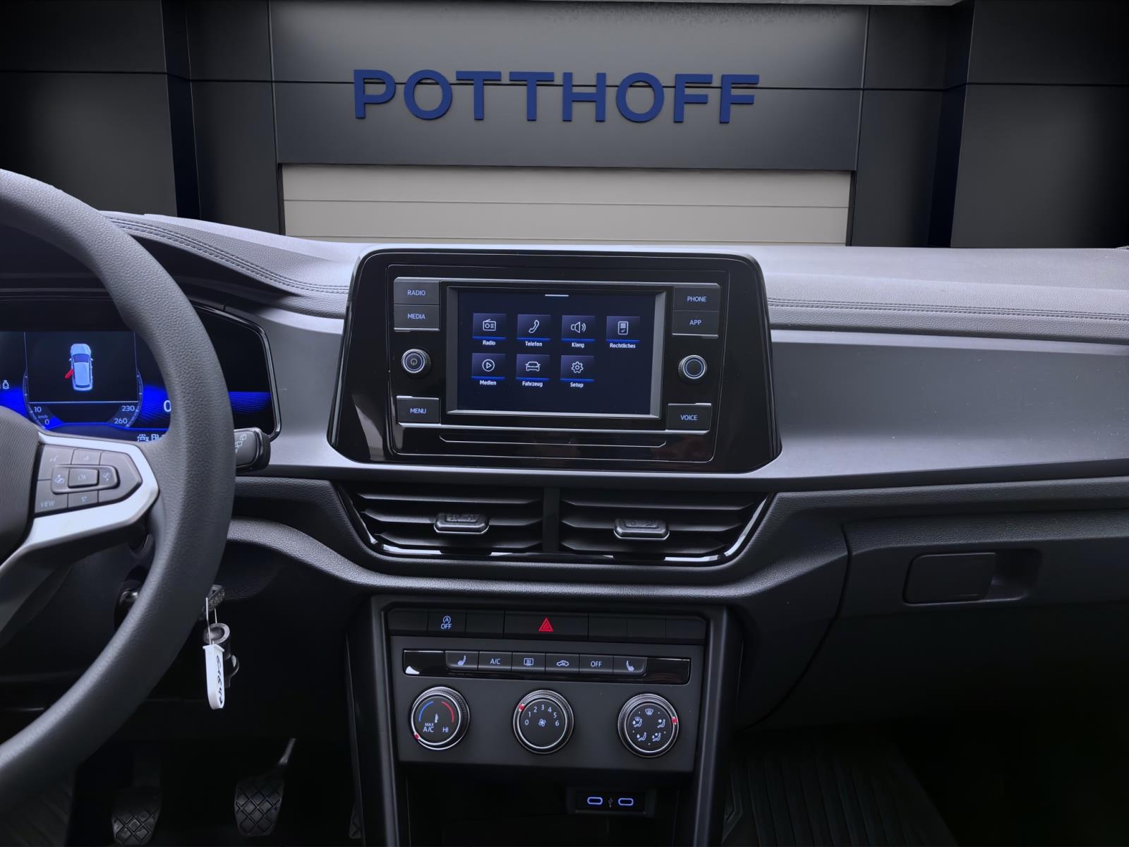 Bild 12: Volkswagen T-Roc 1.0 TSI LED SITZHZG DAB+ KLIMA