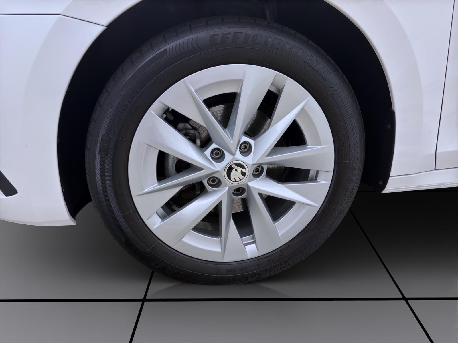 Bild 7: Skoda Octavia Combi 2.0 TDI STYLE NAVI PDC SITZHZG ACC