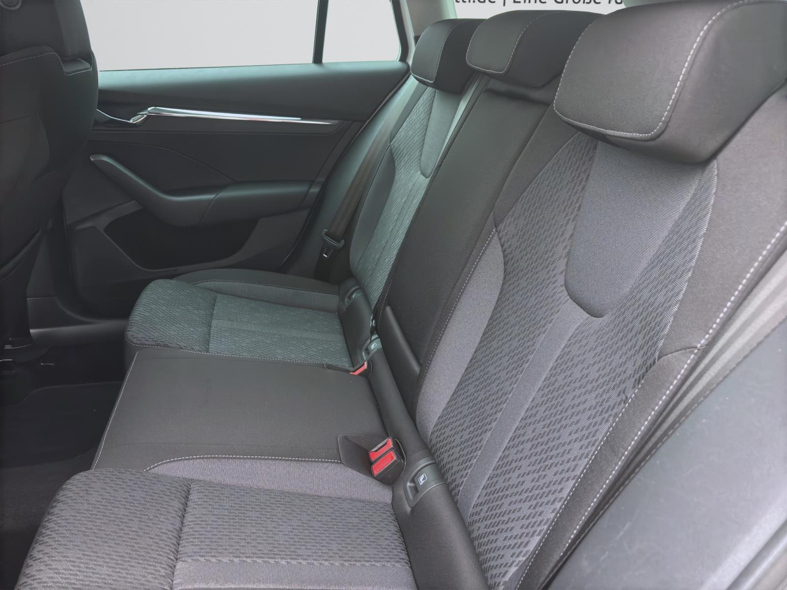 Bild 13: Skoda Octavia Combi 2.0 TDI STYLE NAVI PDC SITZHZG ACC