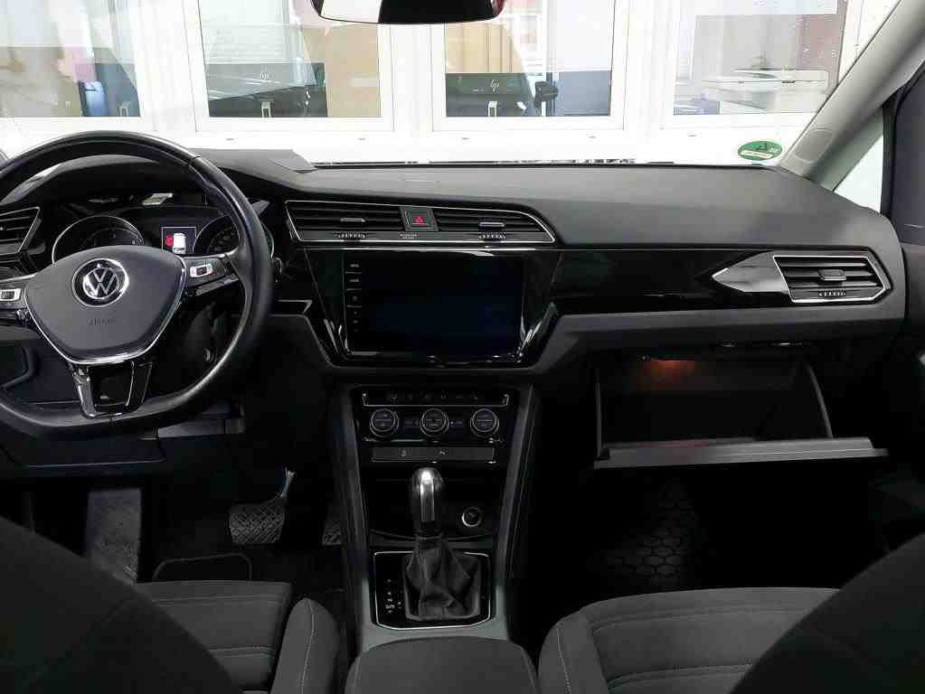 Volkswagen Touran 2.0 TDI DSG HIGHLINE PANO NAVI AHK PDC