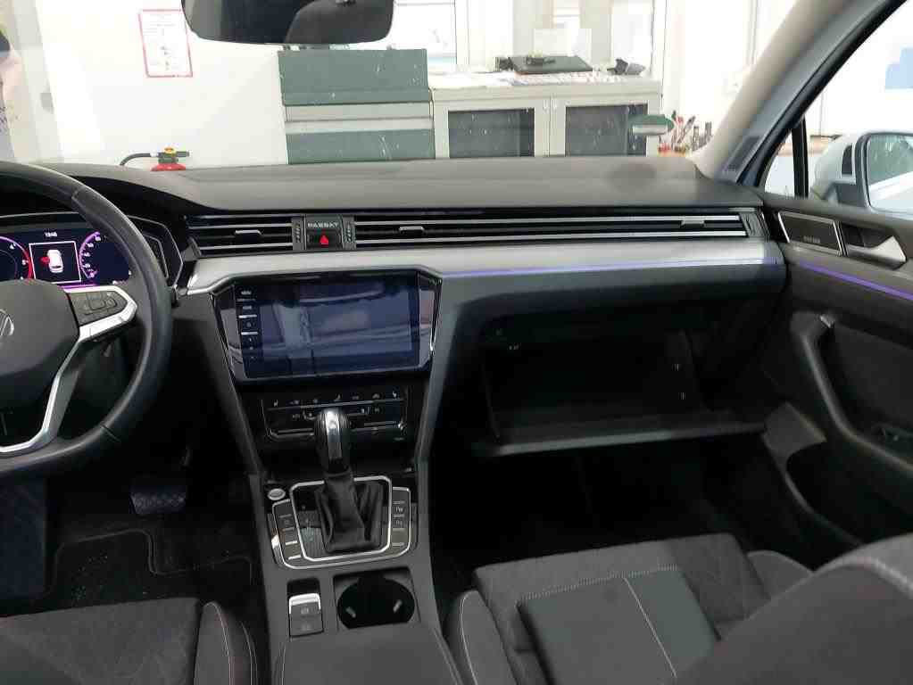 Volkswagen Passat Variant 2.0 TDI DSG BUSINESS PANO AHK KAMERA PDC