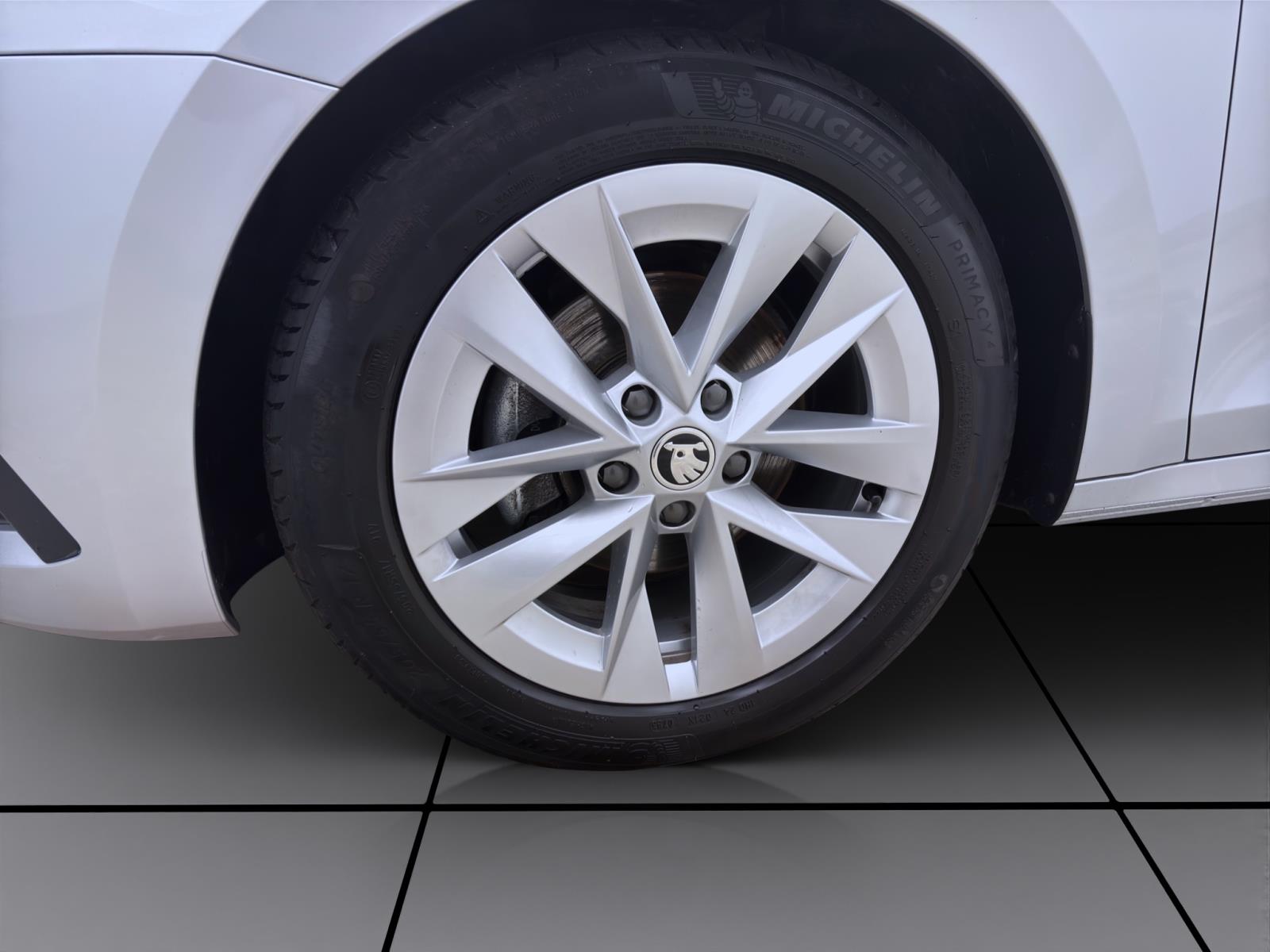 Bild 7: Skoda Octavia Combi 2.0 TDI DSG STYLE NAVI MATRIX PDC SITZHZG