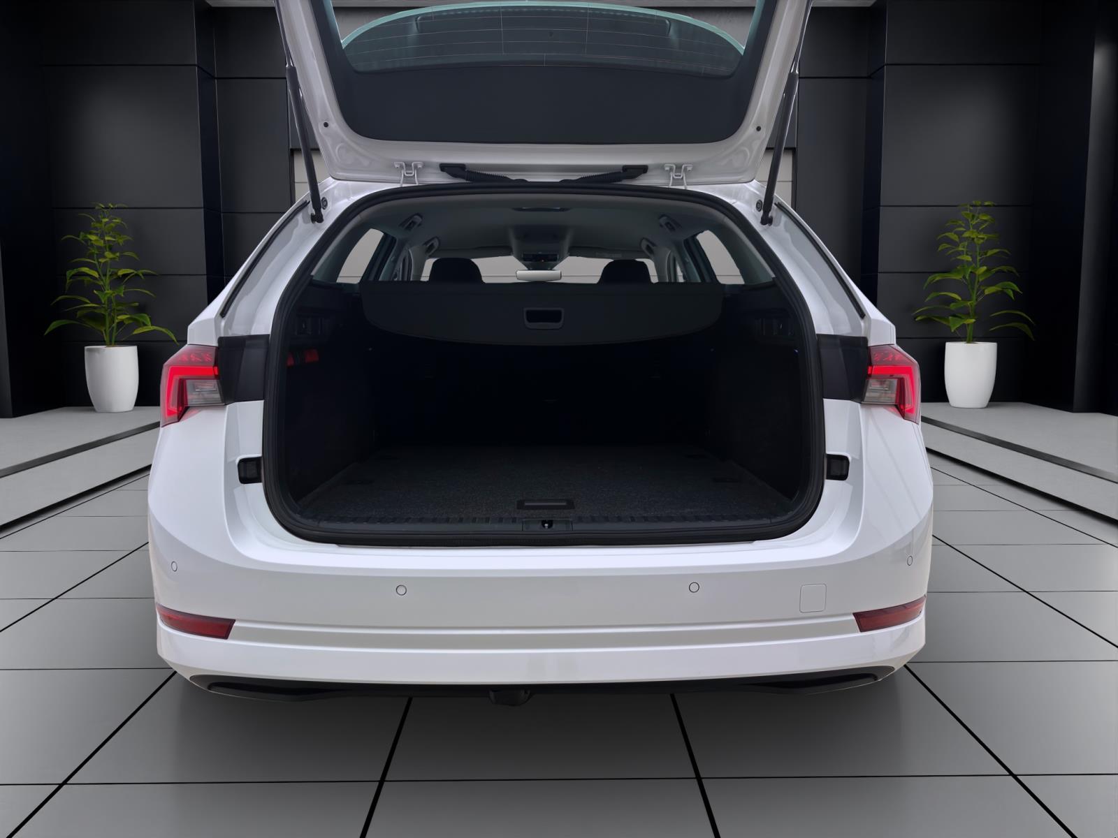 Bild 3: Skoda Octavia Combi 2.0 TDI DSG STYLE NAVI PDC SITZHZG ACC