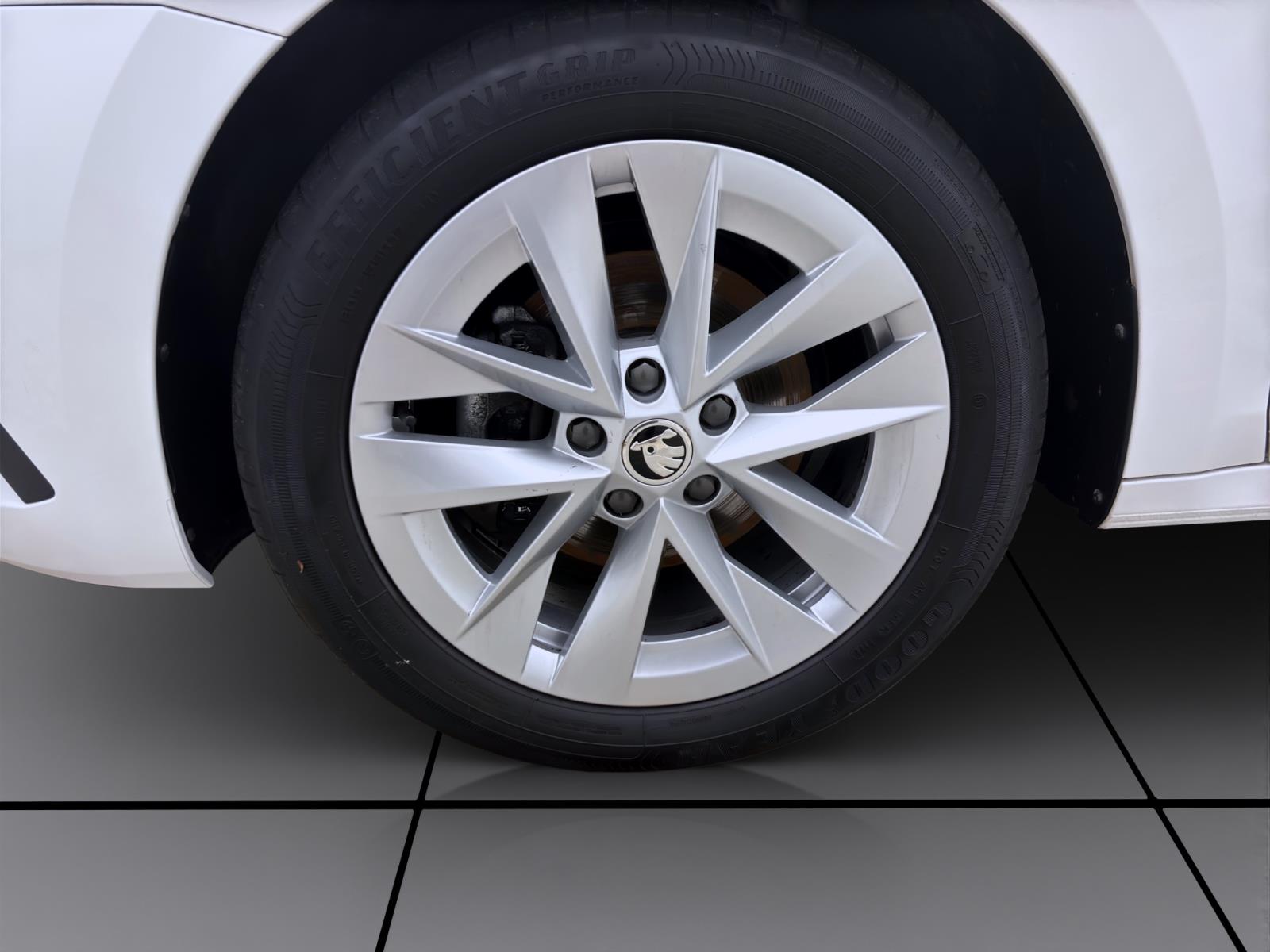 Bild 7: Skoda Octavia Combi 2.0 TDI DSG STYLE NAVI PDC SITZHZG ACC