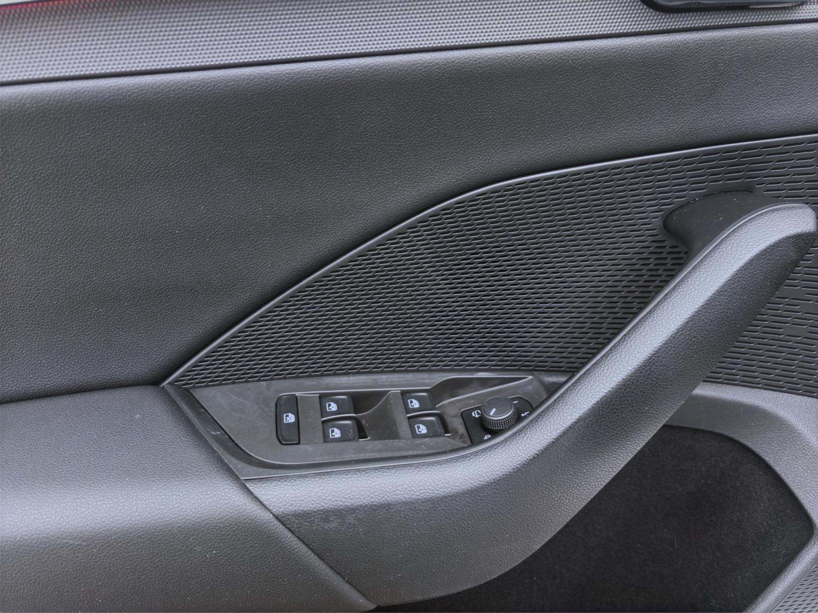 Bild 9: Skoda Octavia Combi 2.0 TDI DSG STYLE NAVI PDC SITZHZG ACC