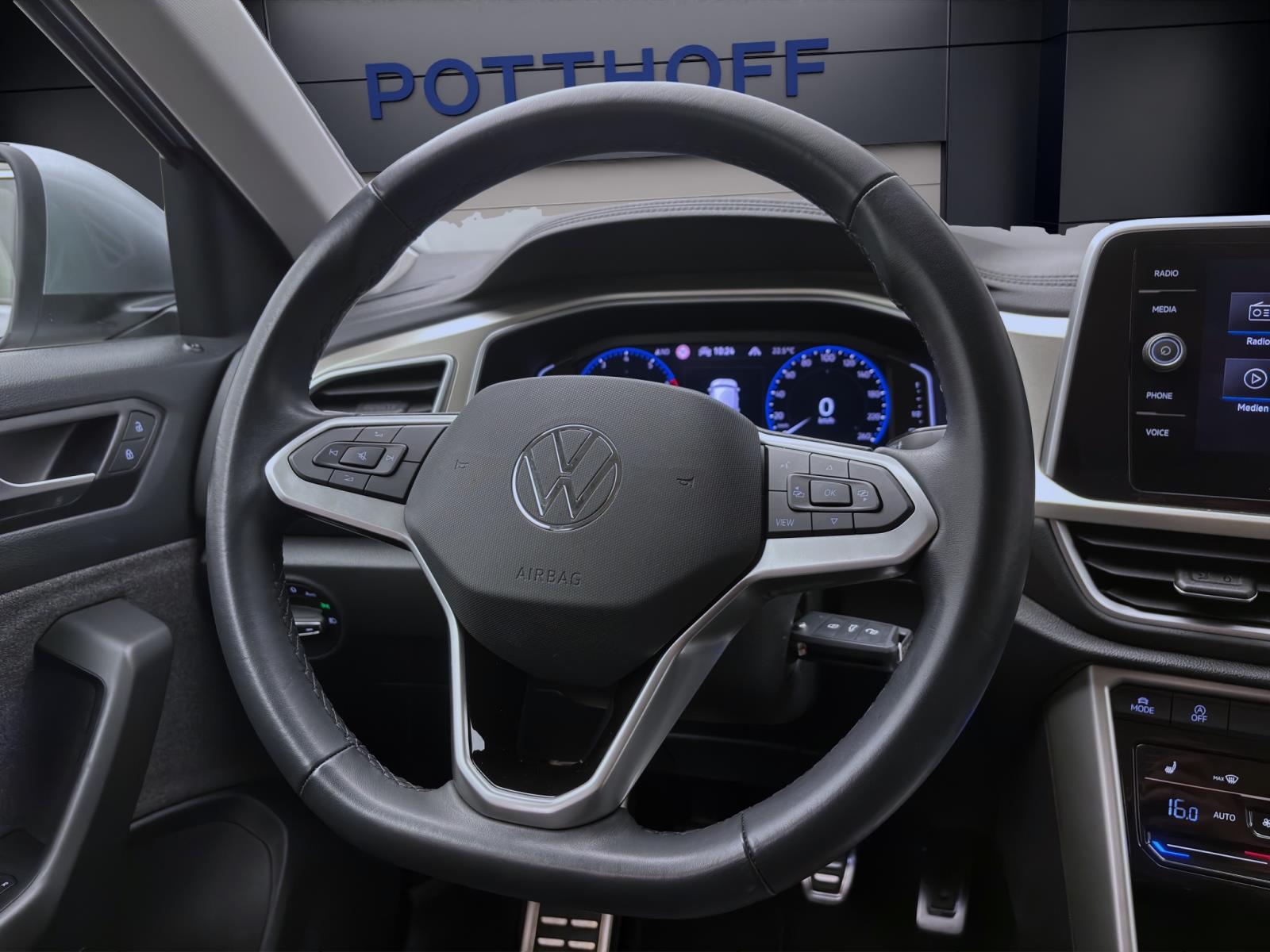 Bild 10: Volkswagen T-Roc 1.0 TSI MOVE NAVI PDC LED SITZHZG