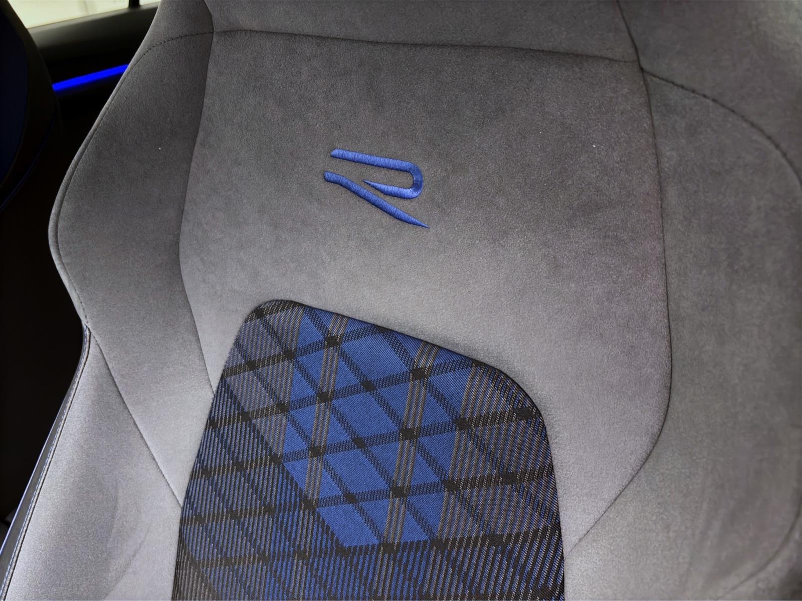 Volkswagen Golf 4M R NAVI ACC LED+ PDC LM19