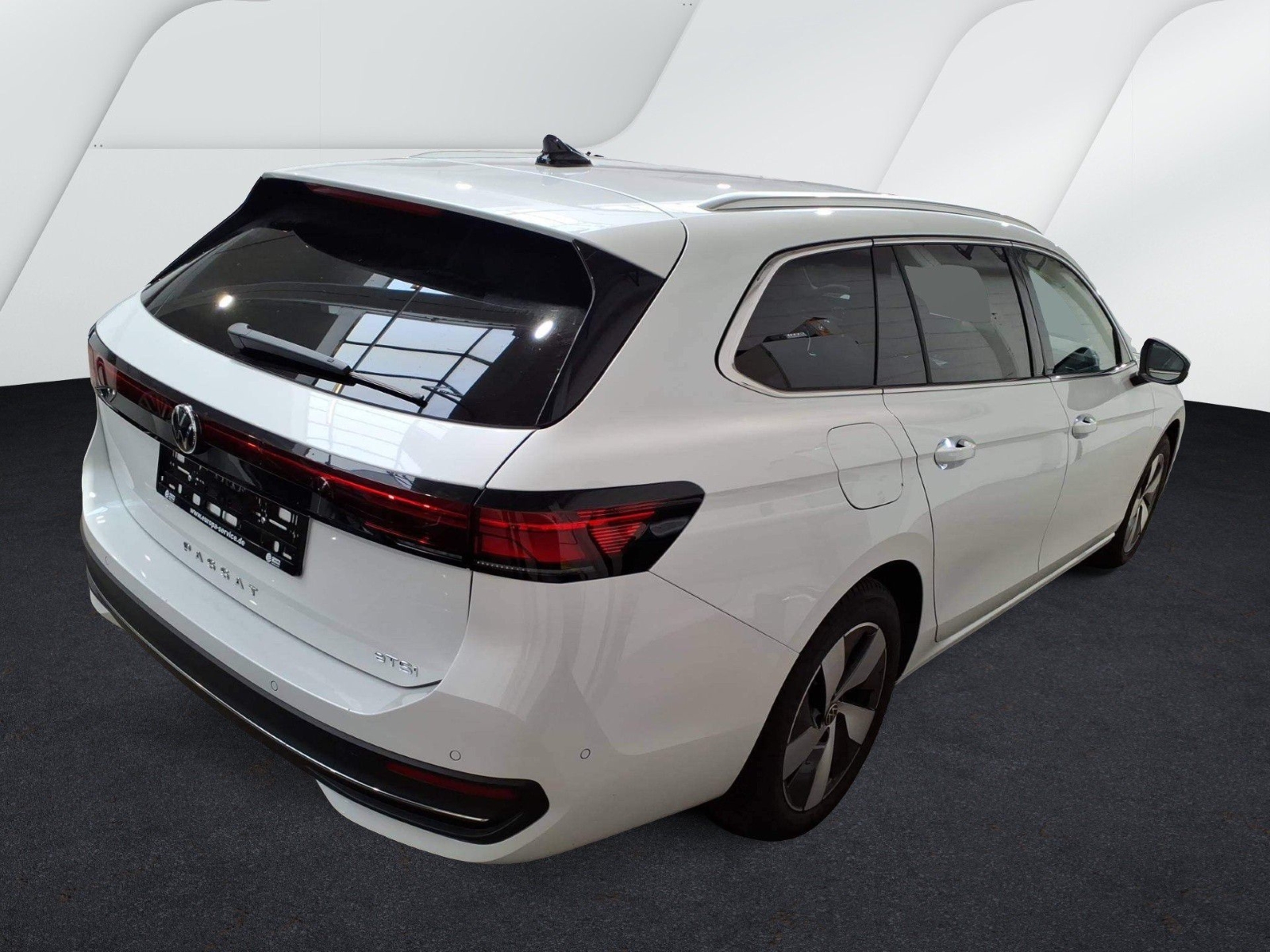 Volkswagen Passat Variant 1.5 eTSI DSG BUSINESS AHK NAVI KAMERA