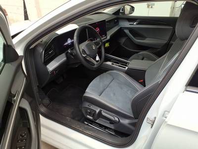 Volkswagen Passat Variant 1.5 eTSI DSG BUSINESS AHK NAVI KAMERA