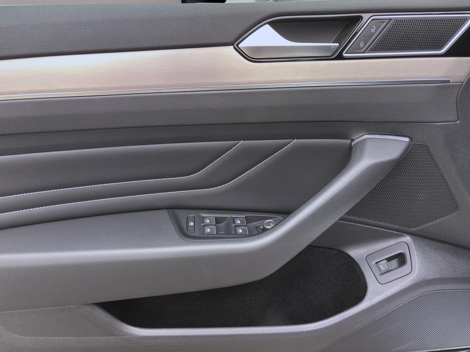 Bild 9: Volkswagen Passat Variant 2.0 TDI DSG R-LINE AHK NAVI IQ.LIGHT KAMERA