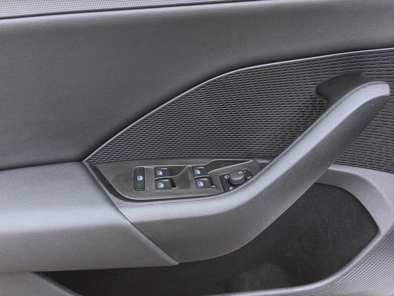 Bild 9: Skoda Octavia Combi 2.0 TDI STYLE NAVI PDC SITZHZG ACC