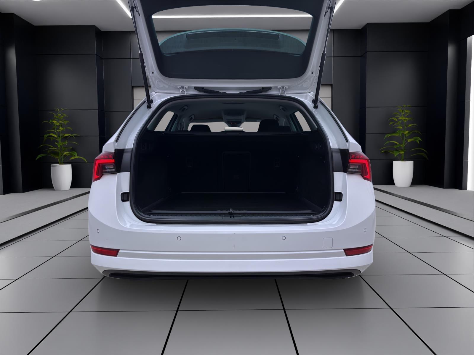 Bild 3: Skoda Octavia Combi 2.0 TDI DSG STYLE AHK NAVI LED HuD SITZHZG
