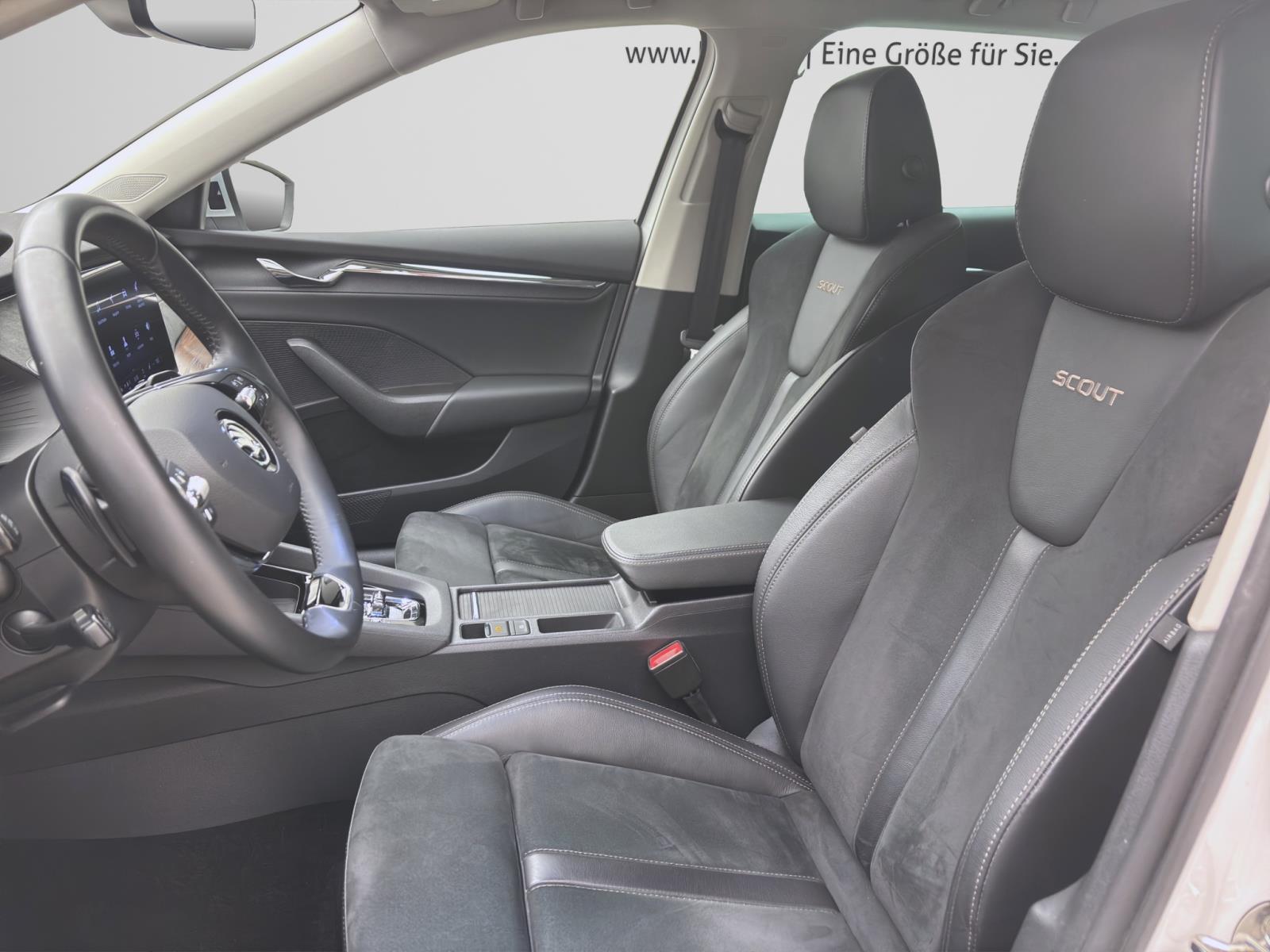Bild 8: Skoda Octavia Combi 2.0 TDI DSG 4x4 SCOUT AHK NAVI MATRIX SITZHZG