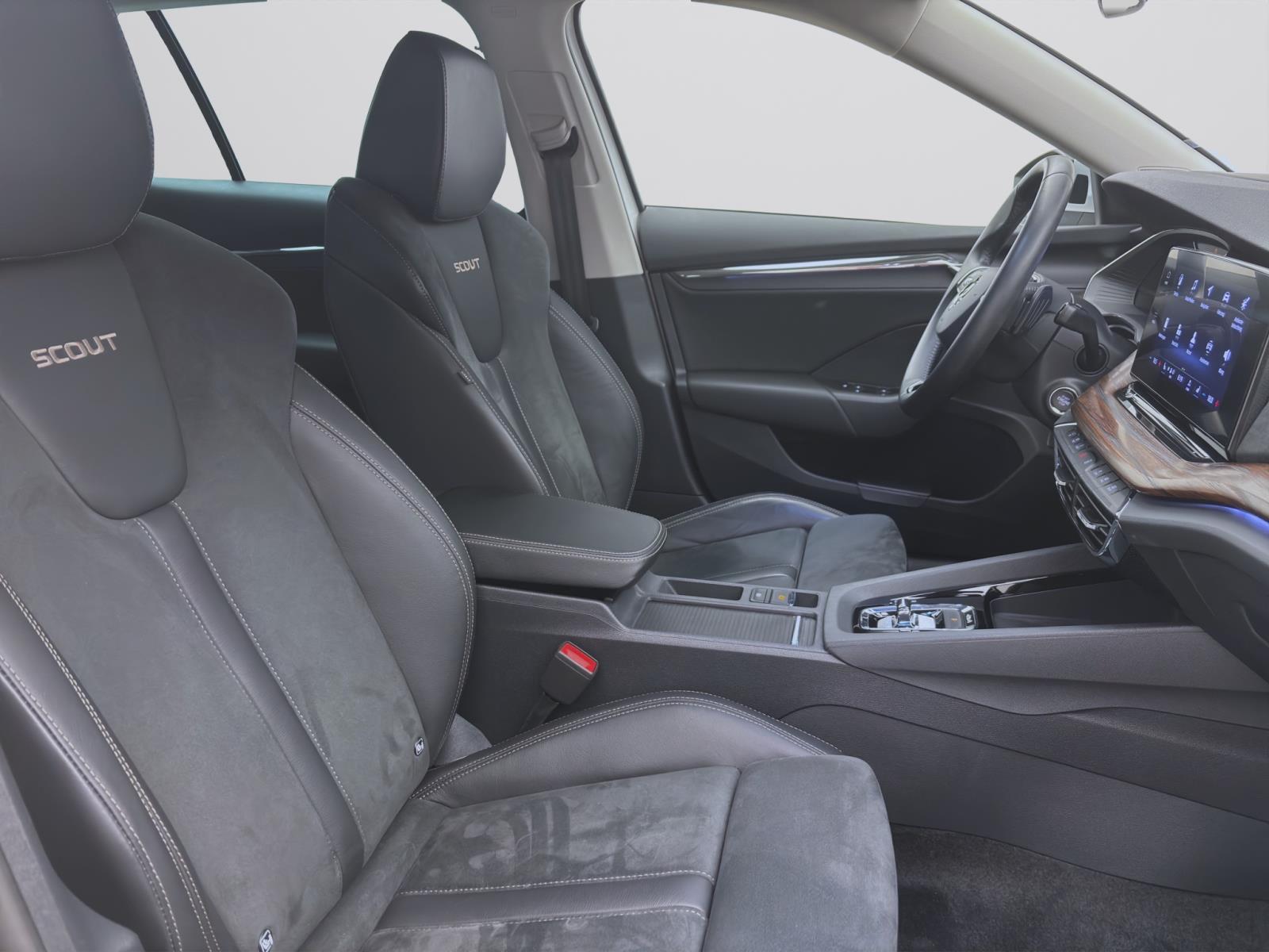 Bild 14: Skoda Octavia Combi 2.0 TDI DSG 4x4 SCOUT AHK NAVI MATRIX SITZHZG