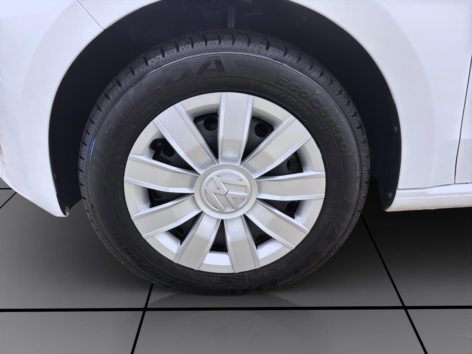 Bild 7: Volkswagen e-up! MOVE UP! DAB+ WEIß FOLIERT