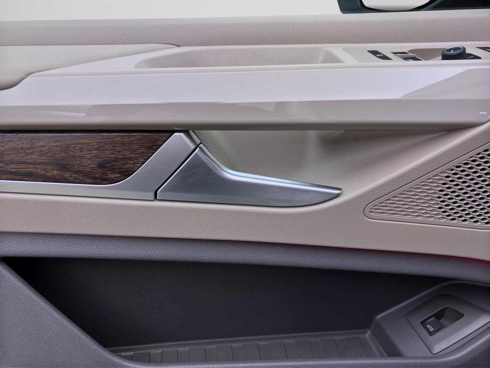 Bild 9: Volkswagen T7 Multivan 2.0 TDI DSG STYLE STANDHZG AHK NAVI IQ.LIGHT