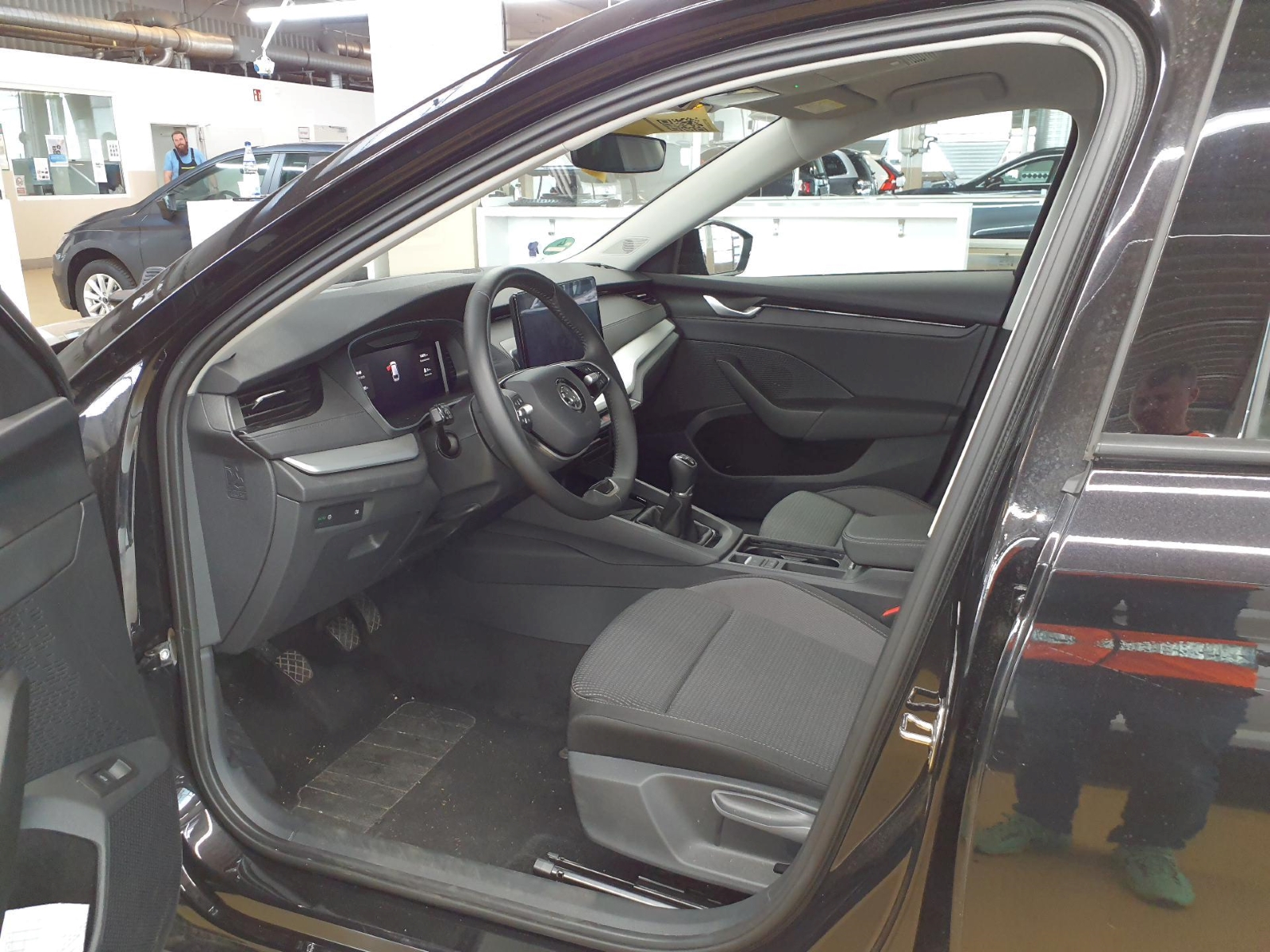Bild 2: Skoda Octavia Combi 1.5 TSI SELECTION NAVI LED SITZHZG GRA