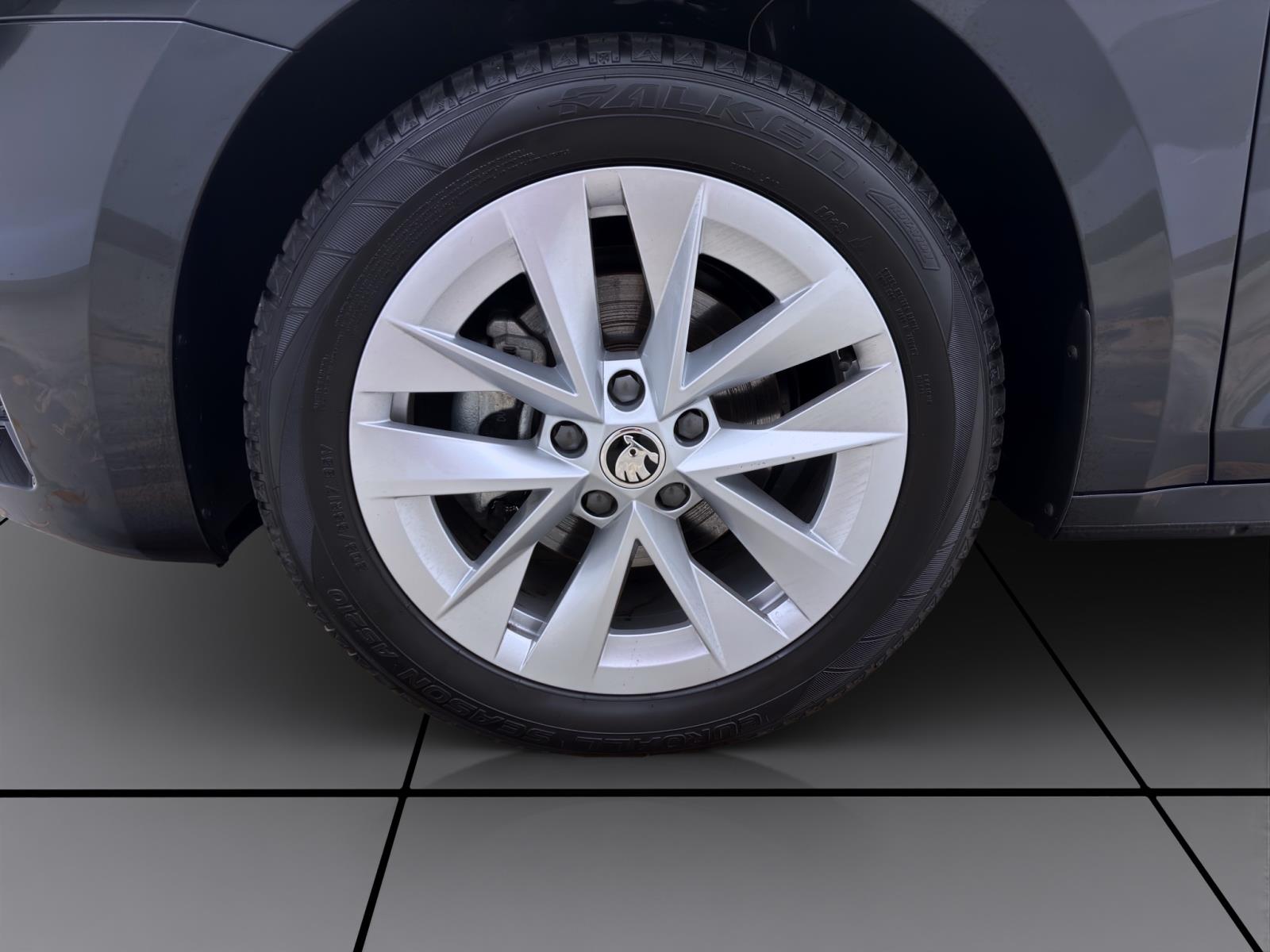 Bild 7: Skoda Octavia Combi 1.5 TSI SELECTION NAVI LED SITZHZG GRA