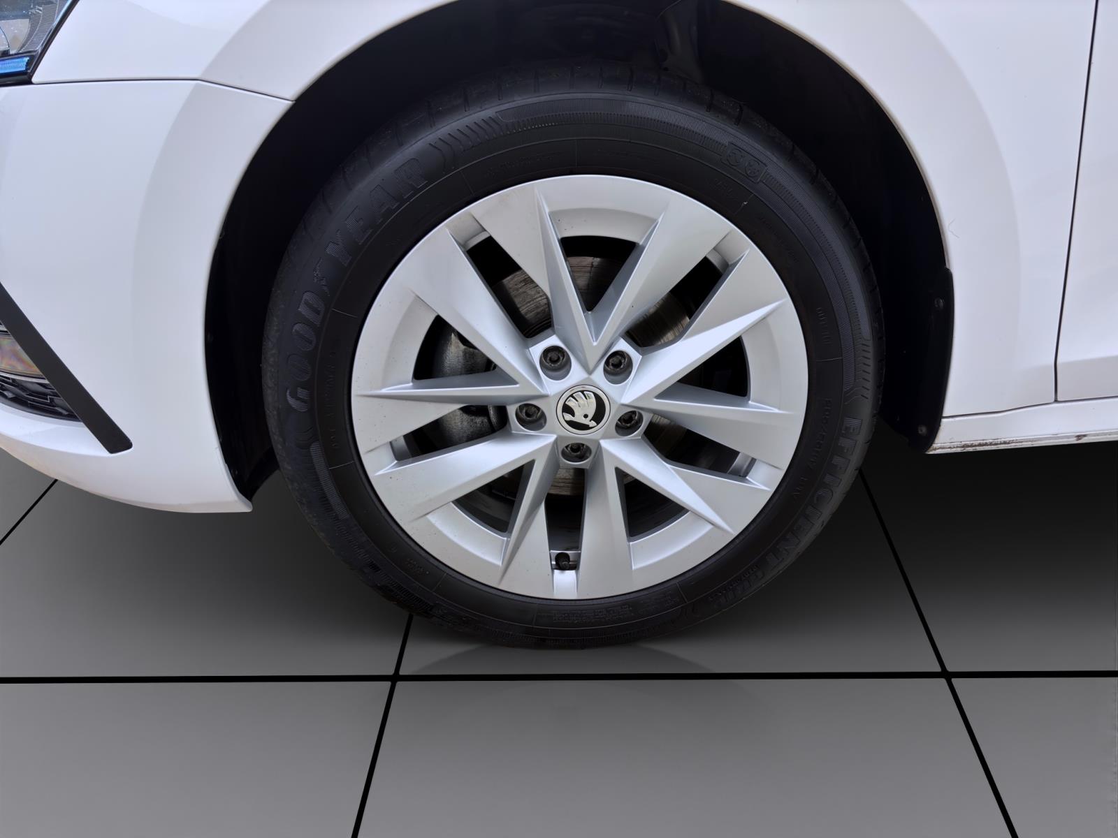 Bild 7: Skoda Octavia Combi 2.0 TDI STYLE STANDHZG AHK NAVI