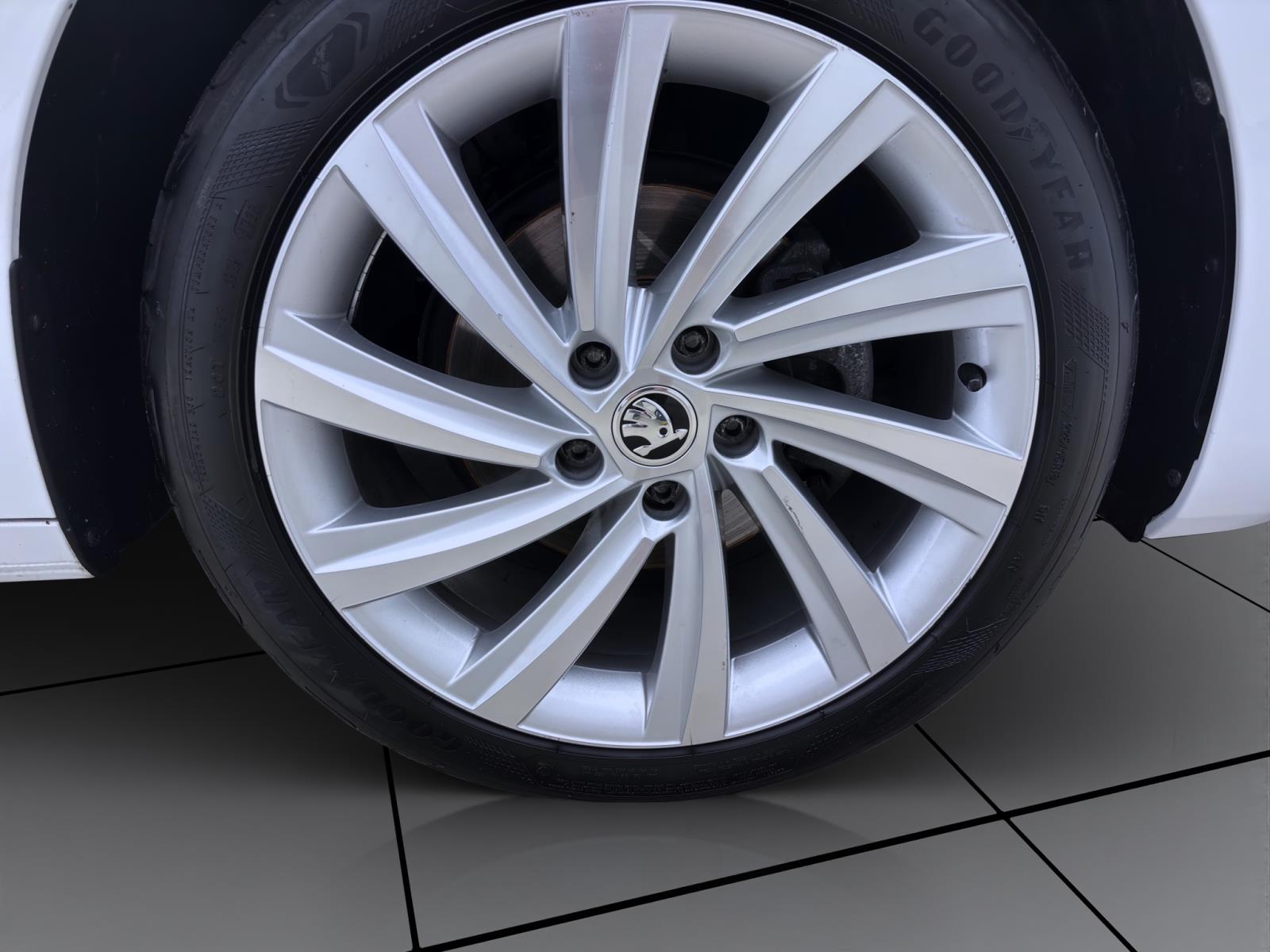 Bild 7: Skoda Octavia Combi 2.0 TDI DSG STYLE NAVI LED SITZHZG HuD