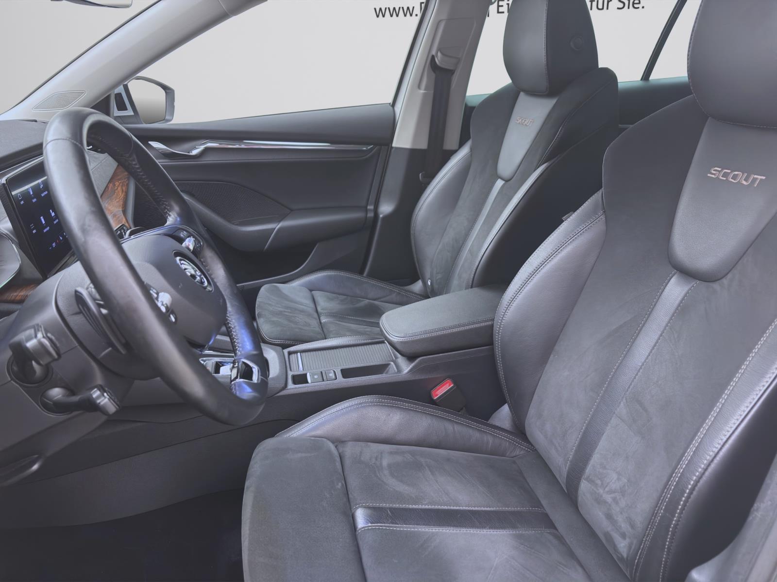Bild 8: Skoda Octavia Combi 2.0 TDI DSG 4x4 SCOUT AHK NAVI MATRIX HuD