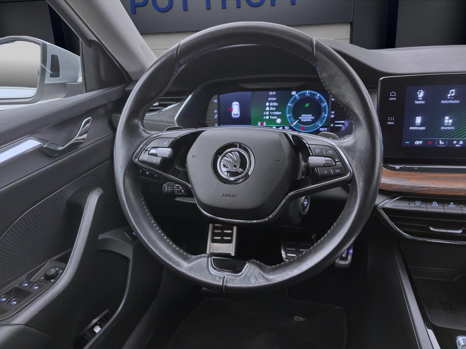 Bild 10: Skoda Octavia Combi 2.0 TDI DSG 4x4 SCOUT AHK NAVI MATRIX HuD