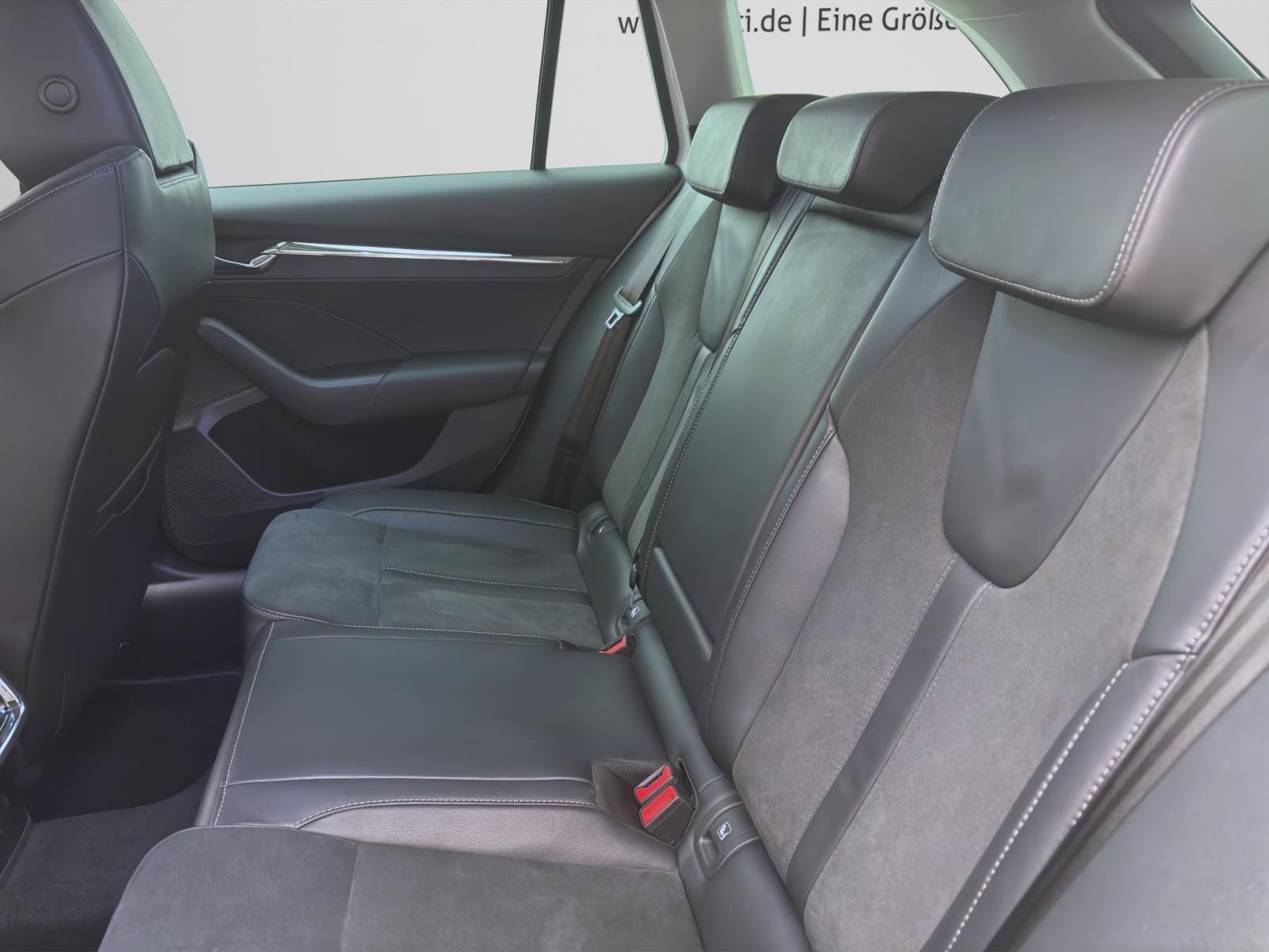 Bild 13: Skoda Octavia Combi 2.0 TDI DSG 4x4 SCOUT AHK NAVI MATRIX HuD