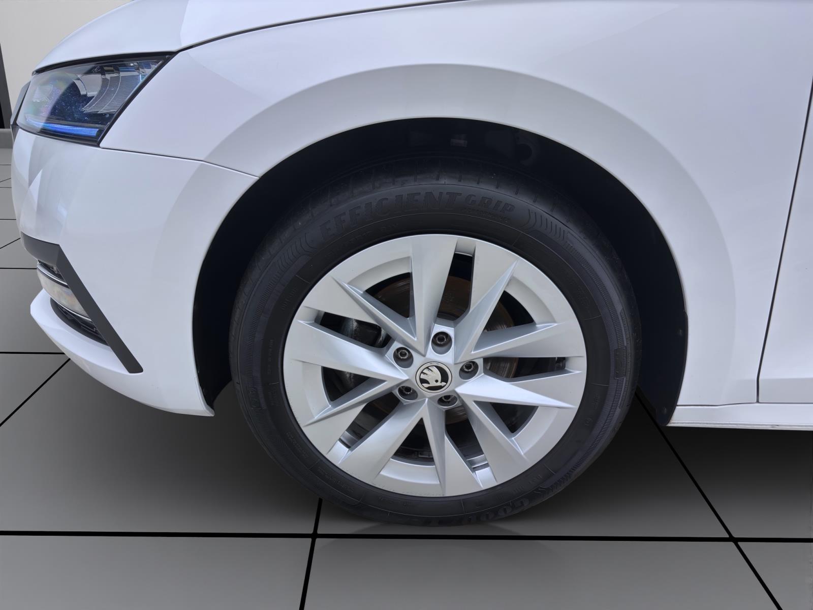 Bild 7: Skoda Octavia Combi 2.0 TDI DSG STYLE AHK NAVI LED SITZHZG