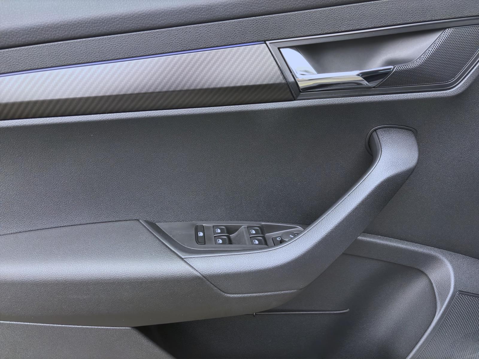 Bild 9: Skoda Karoq 2.0 TSI DSG 4x4 SPORTLINE MATRIX PDC SITZHZG