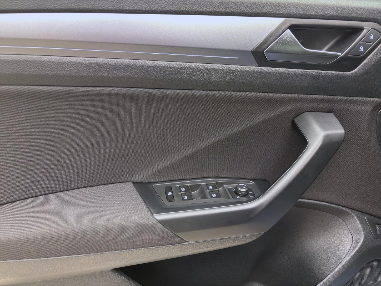 Bild 9: Volkswagen T-Roc 1.5 TSI ACTIVE STDHZG NAVI ACC SHZG