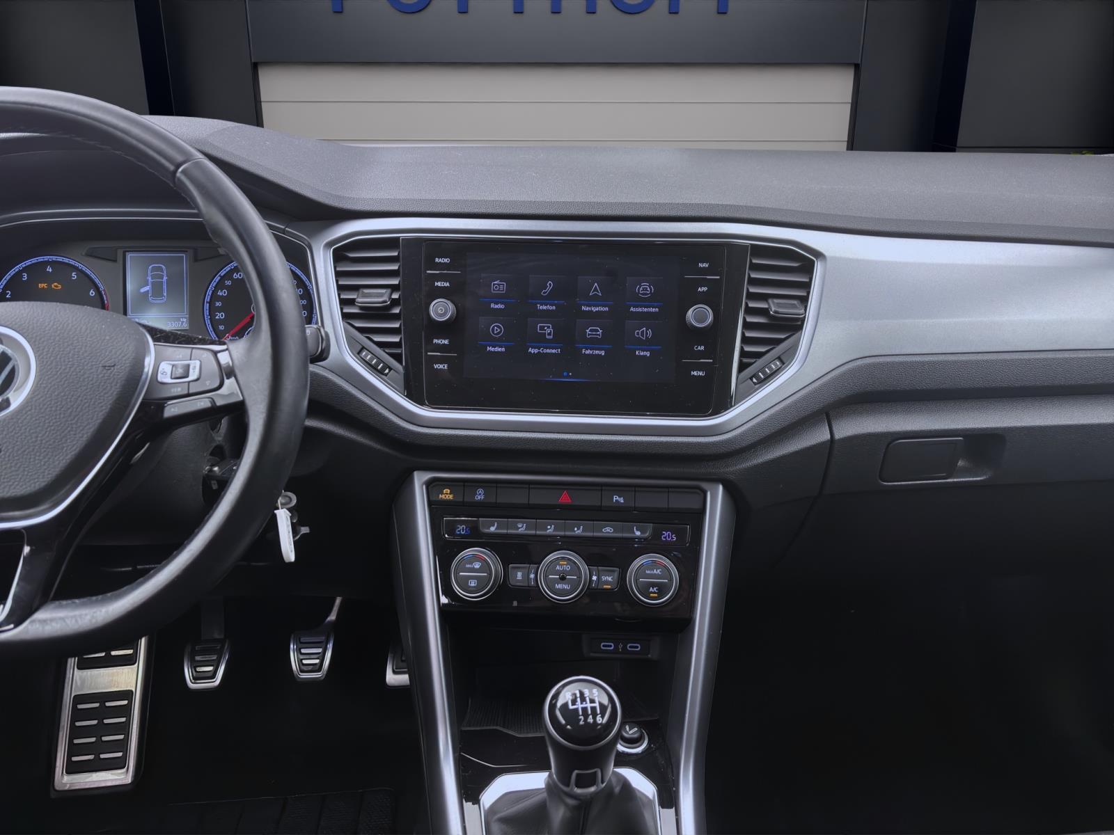 Bild 12: Volkswagen T-Roc 1.5 TSI ACTIVE STDHZG NAVI ACC SHZG