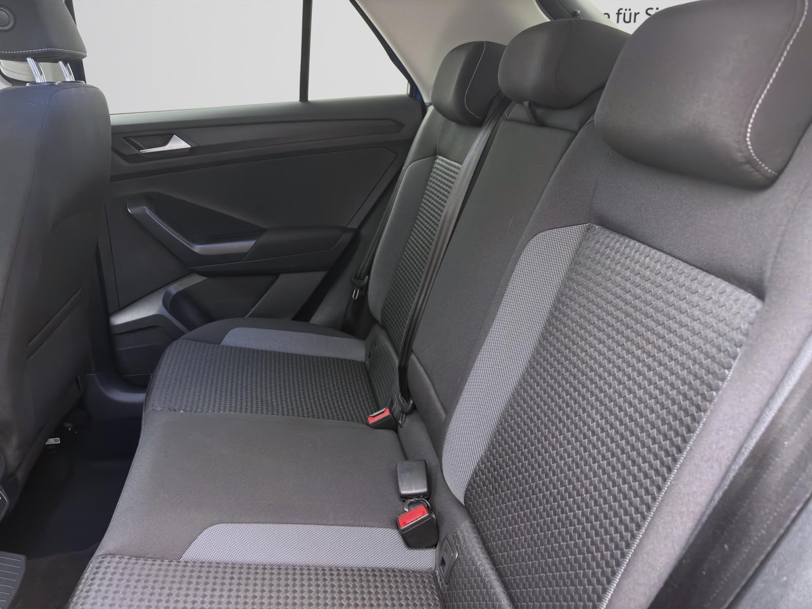 Bild 13: Volkswagen T-Roc 1.5 TSI ACTIVE STDHZG NAVI ACC SHZG