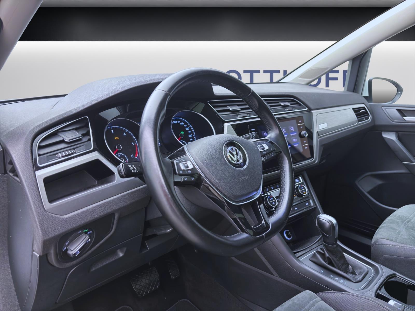 Bild 8: Volkswagen Touran 2.0 TDI DSG COMFORTLINE PANO PDC ACC NAVI
