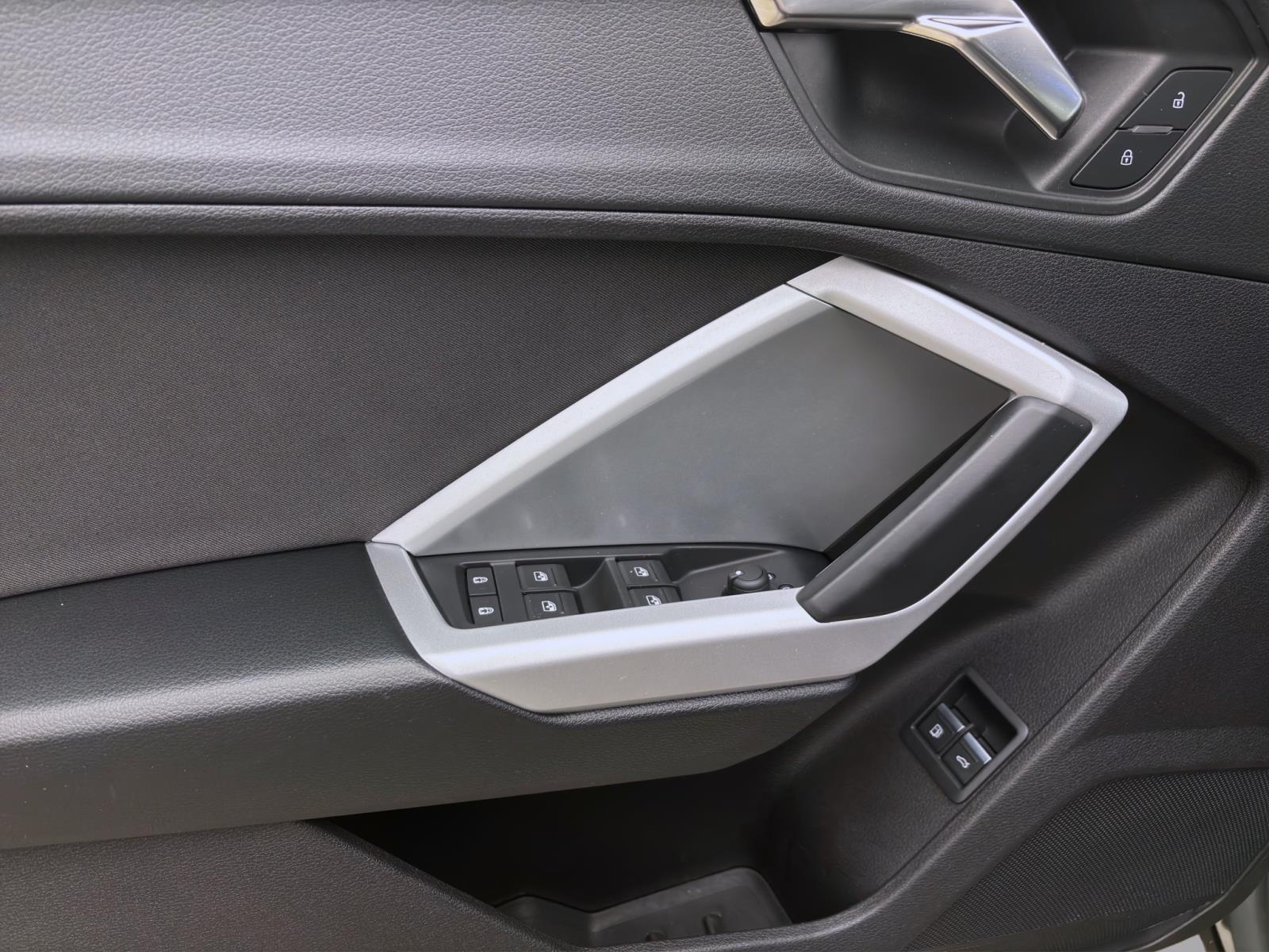 Bild 9: Audi Q3 45 TFSIe ADVANCED NAVI+ PDC SITZHZG KLIMA LED