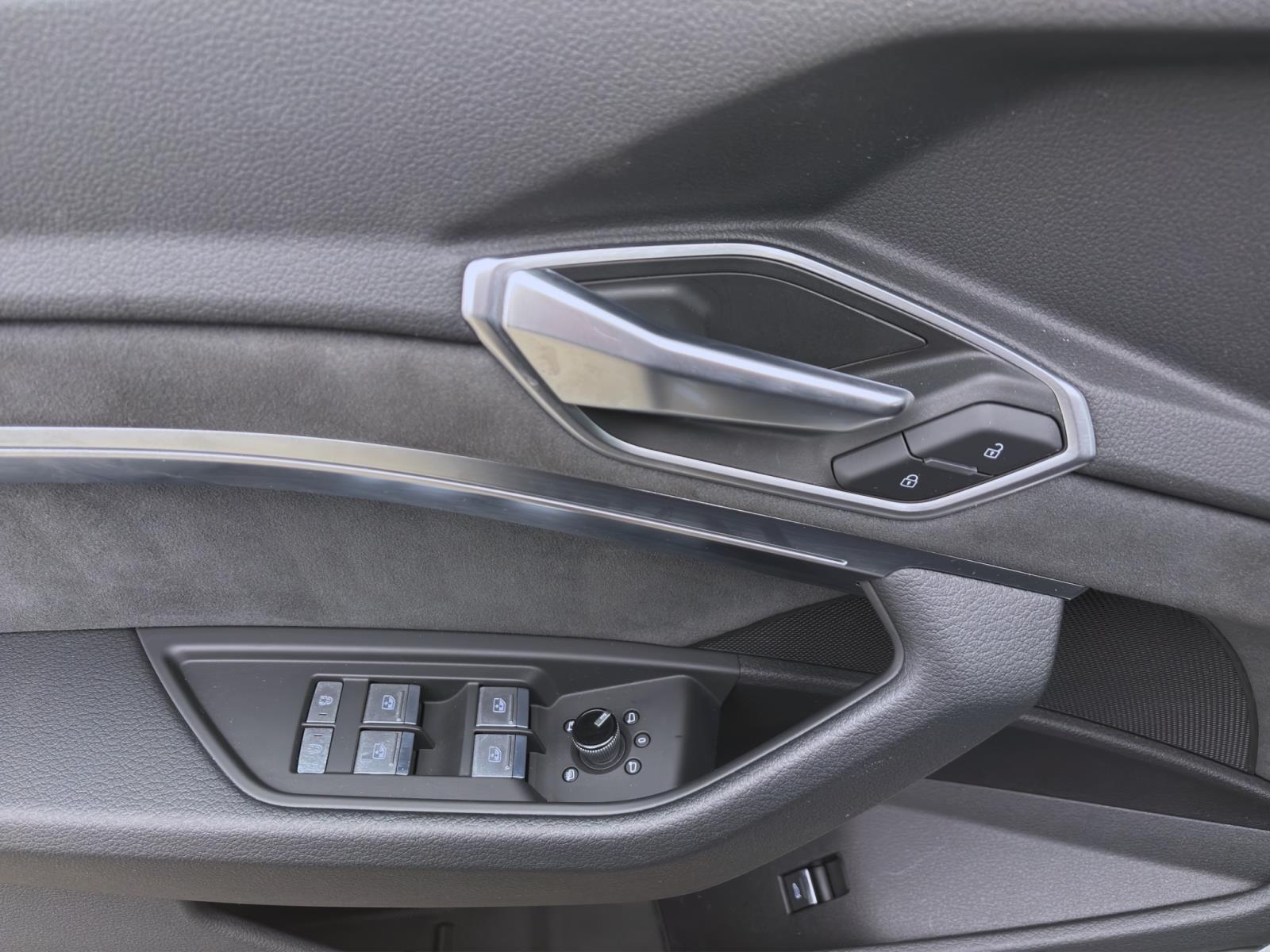 Bild 9: Audi e-tron 55 Q S LINE PANO MATRIX NAVI+ LM21 PDC