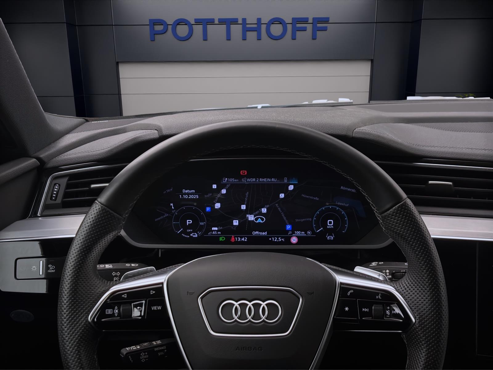 Bild 11: Audi e-tron 55 Q S LINE PANO MATRIX NAVI+ LM21 PDC