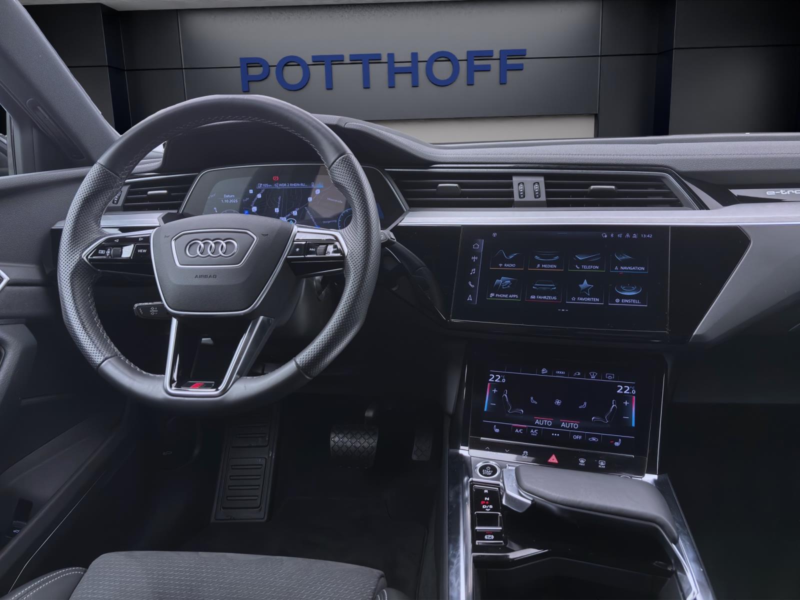 Bild 12: Audi e-tron 55 Q S LINE PANO MATRIX NAVI+ LM21 PDC