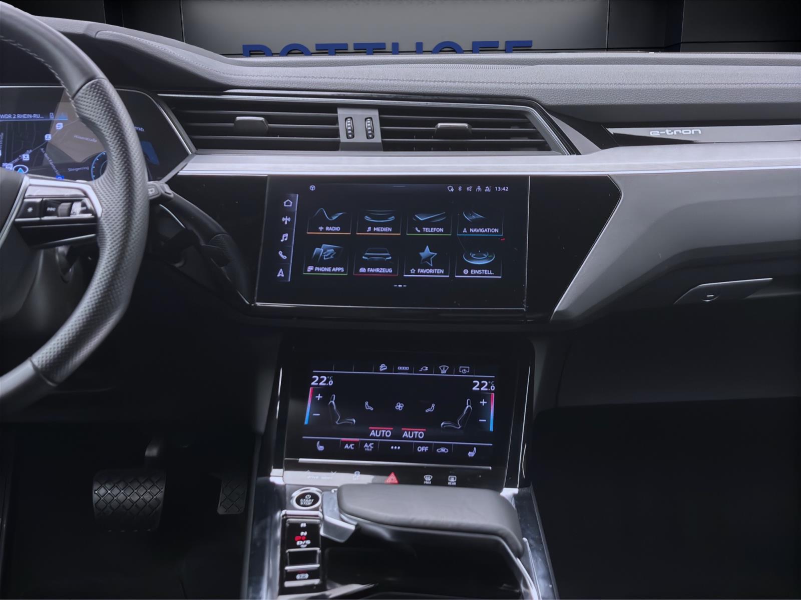 Bild 13: Audi e-tron 55 Q S LINE PANO MATRIX NAVI+ LM21 PDC