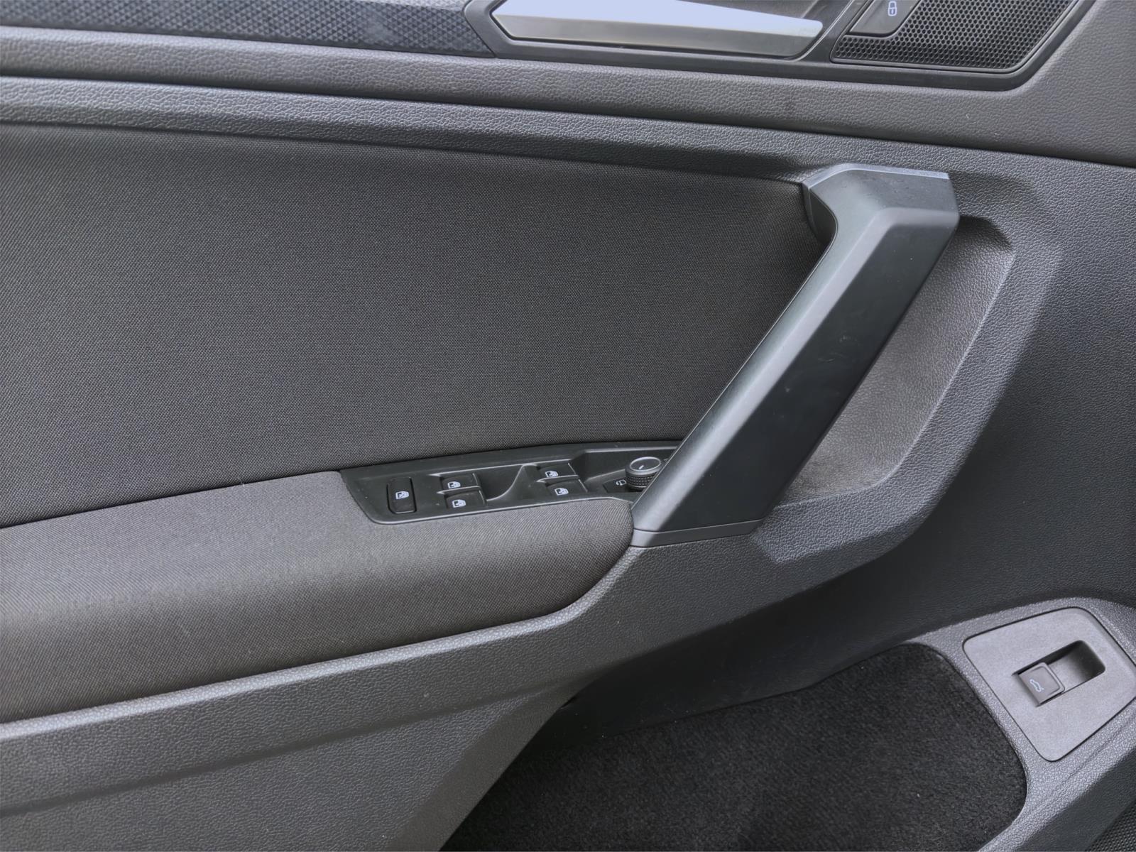 Bild 9: Volkswagen Tiguan 2.0 TDI UNITED NAVI PDC SITZHZG KLIMA LED