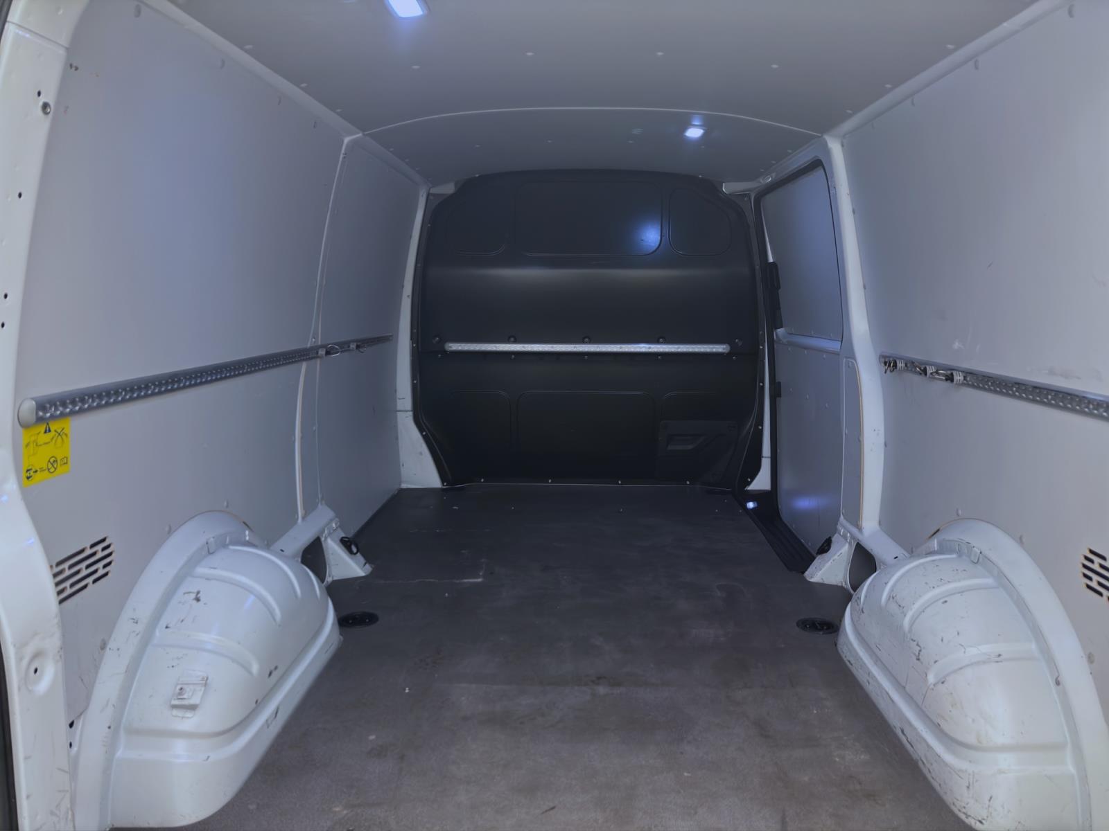 Bild 3: Volkswagen T6.1 Transporter Kasten 2.0 TDI LANG STANDHZG AHK NAVI