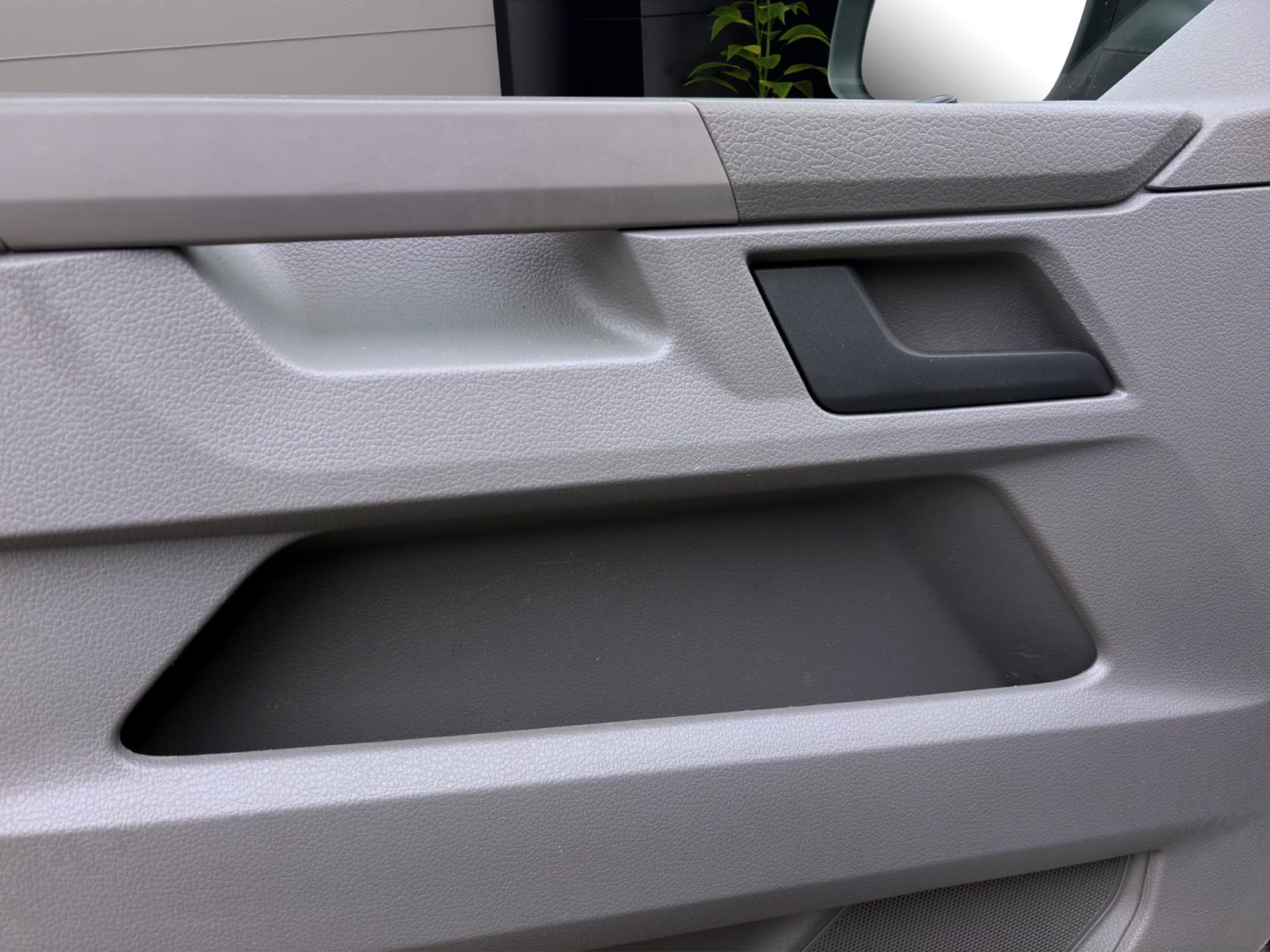 Bild 9: Volkswagen T6.1 Transporter Kasten 2.0 TDI LANG STANDHZG AHK NAVI