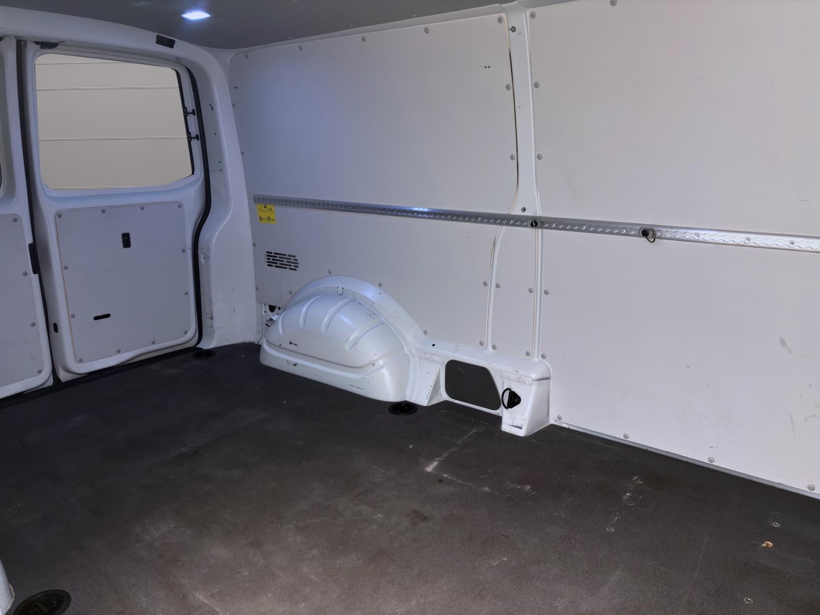 Bild 13: Volkswagen T6.1 Transporter Kasten 2.0 TDI LANG STANDHZG AHK NAVI