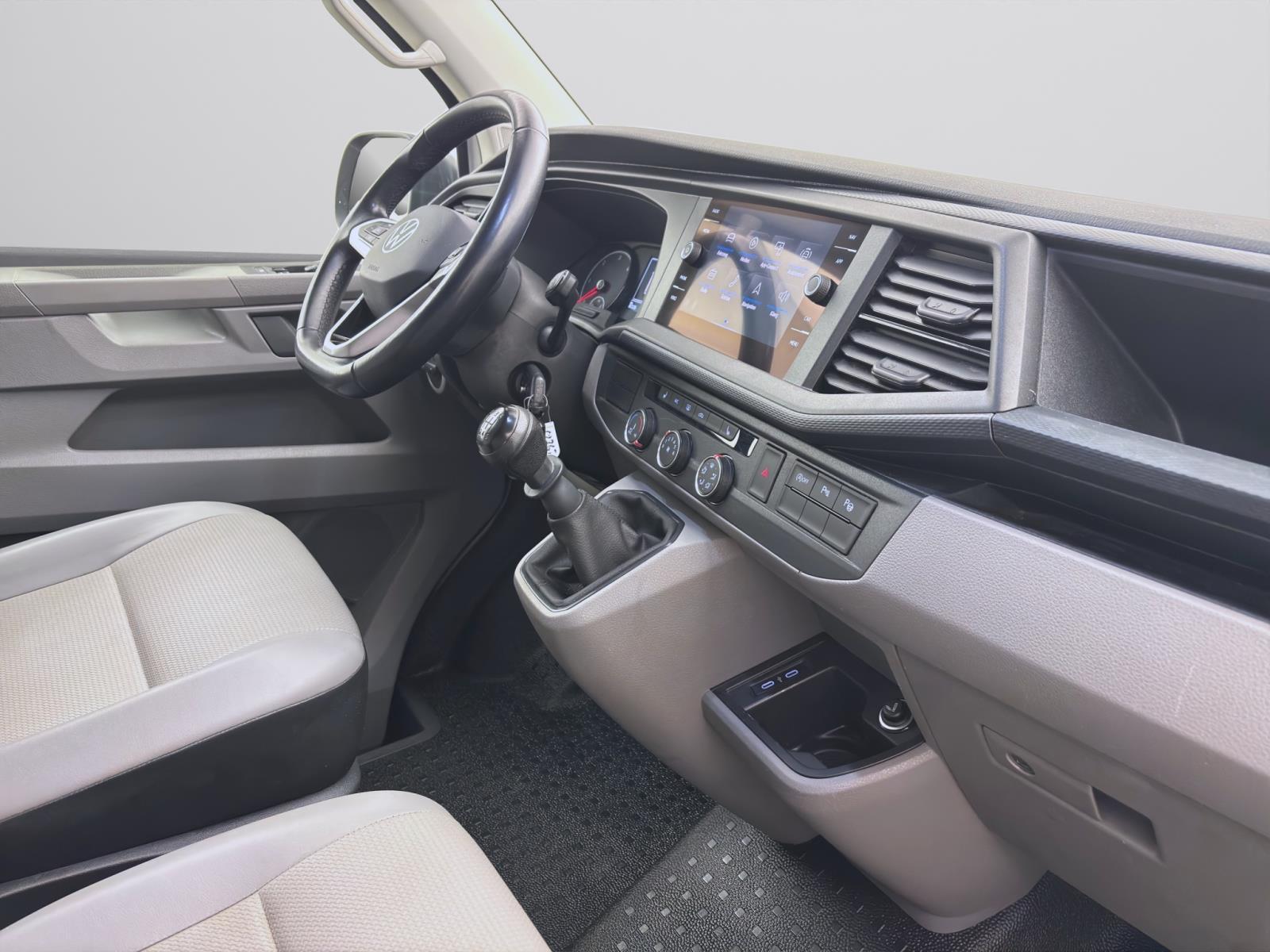 Bild 15: Volkswagen T6.1 Transporter Kasten 2.0 TDI LANG STANDHZG AHK NAVI